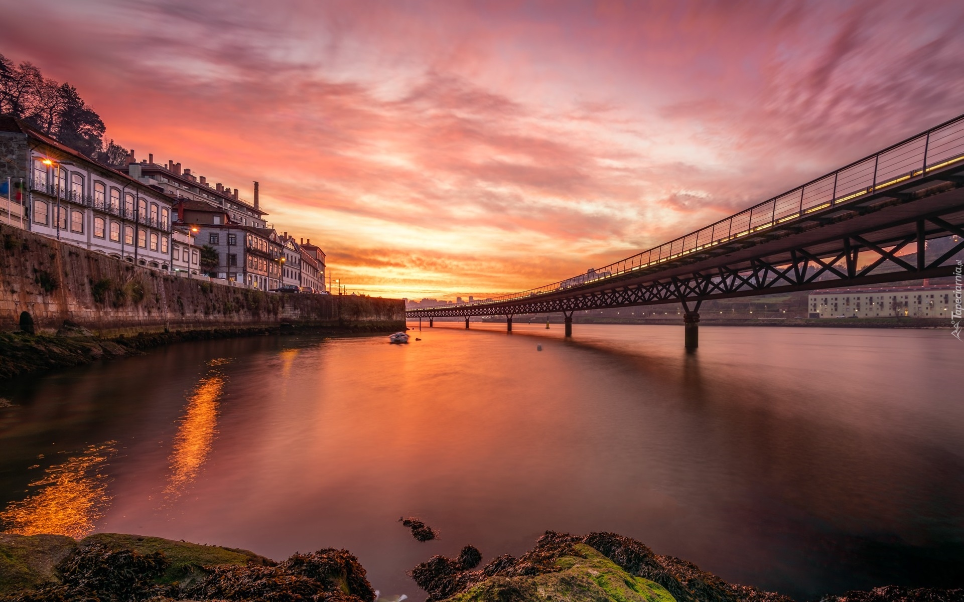 Rzeka Duero, Domy, Most, Wiadukt, Zachód słońca, Porto, Portugalia