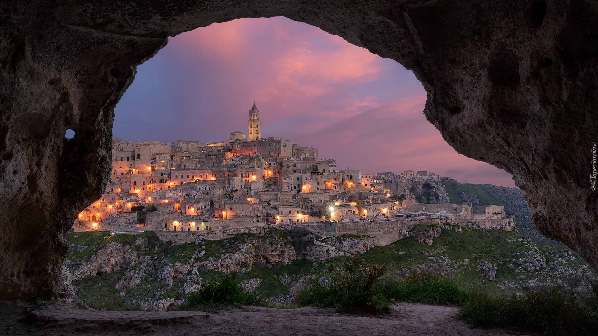 Włochy, Region Basilicata, Matera, Bazylika katedralna, Domy, Światła, Zachód słońca, Skała