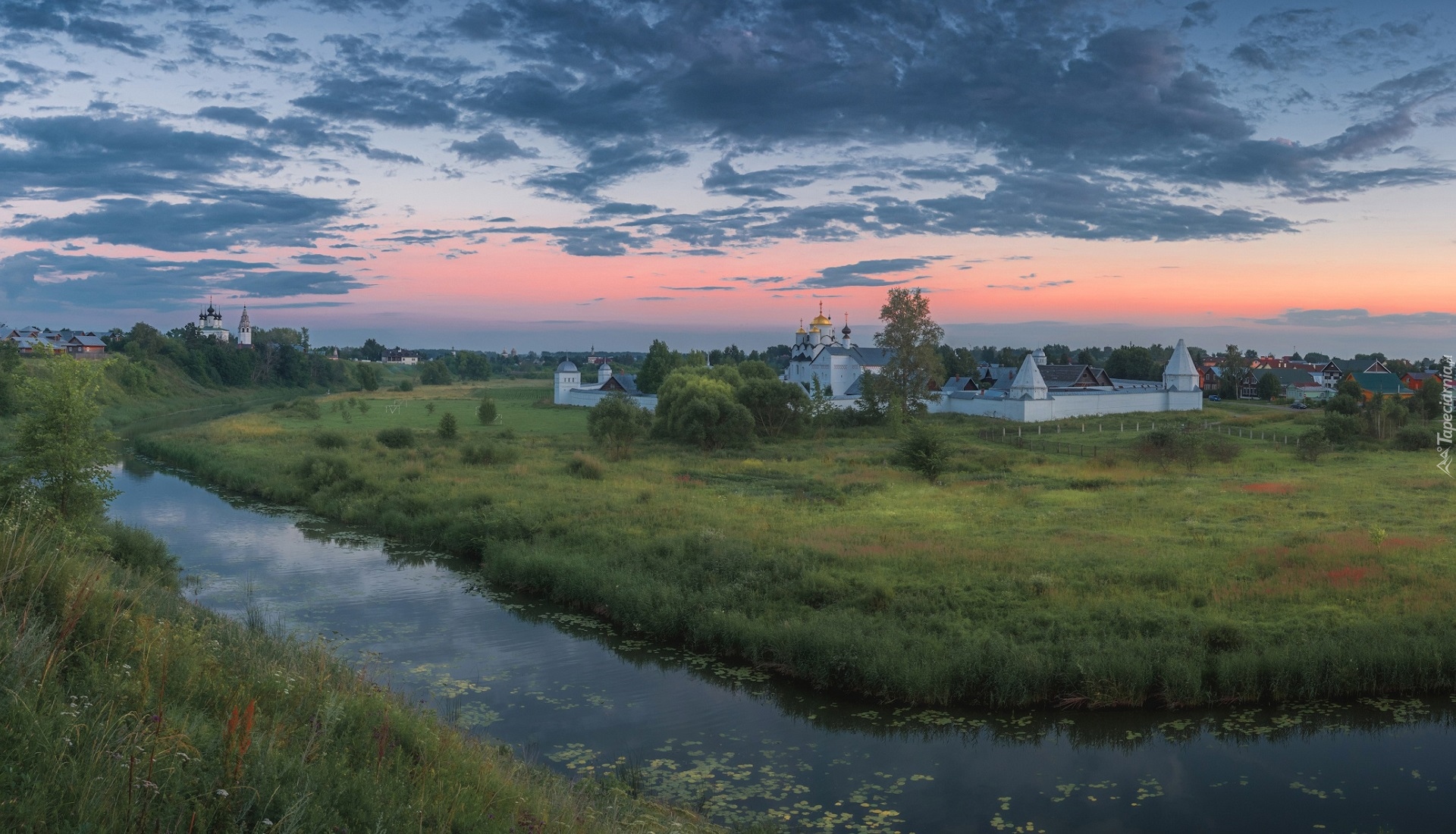 Świt, Chmury, Rzeka Kamienka, Cerkwie, Suzdal, Obwód włodzimierski, Rosja