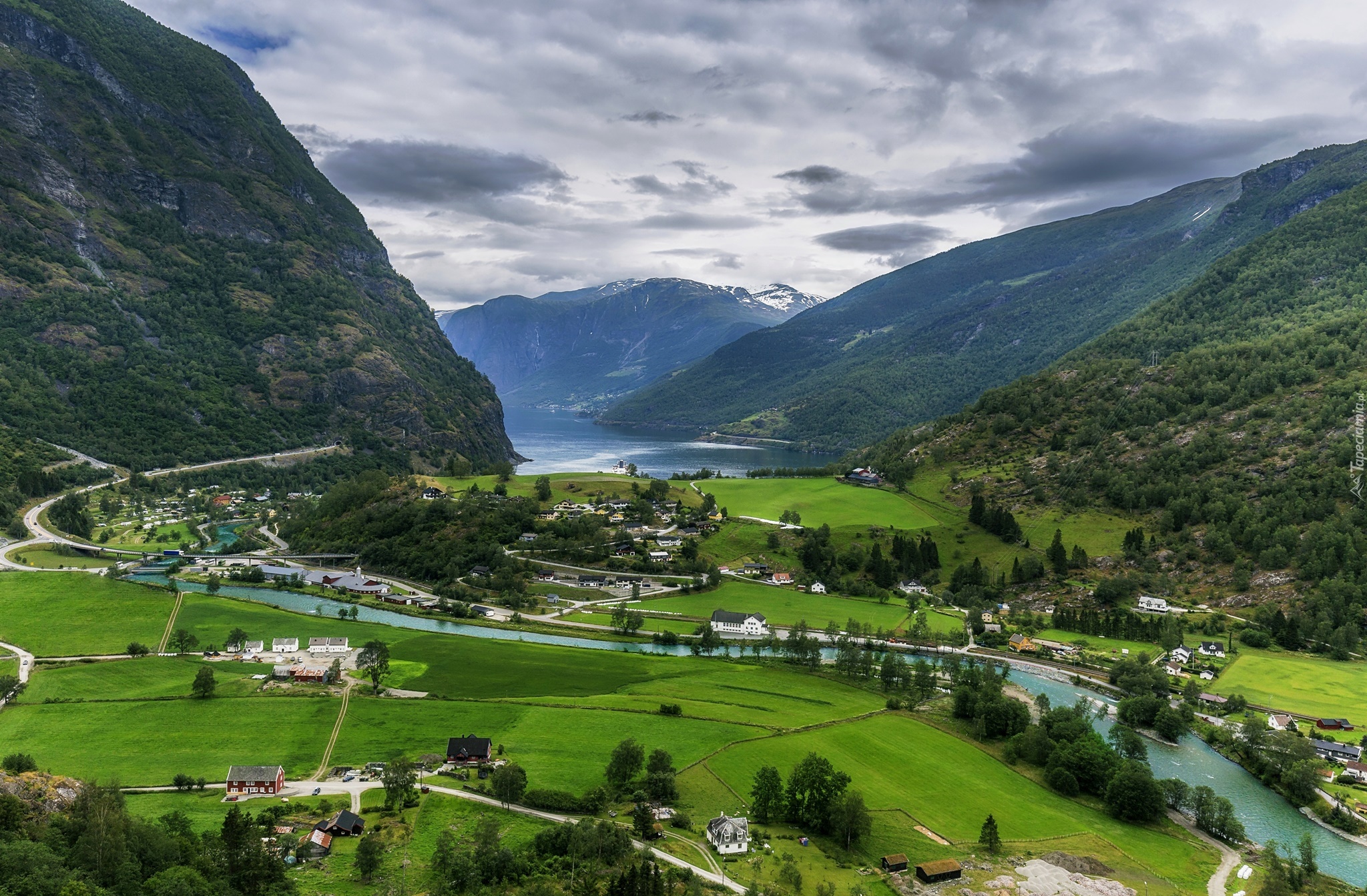 Norwegia, Aurland, Dolina Flåmsdalen, Góry, Rzeka, Domy, Z lotu ptaka