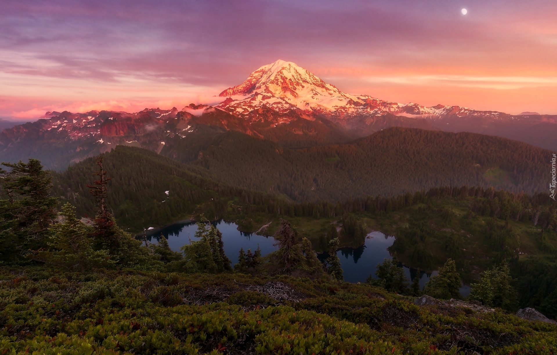Góry, Góra Tolmie Peak, Las, Jezioro, Zachód słońca, Księżyc, Park Narodowy Mount Rainier, Stan Waszyngton, Stany Zjednoczone