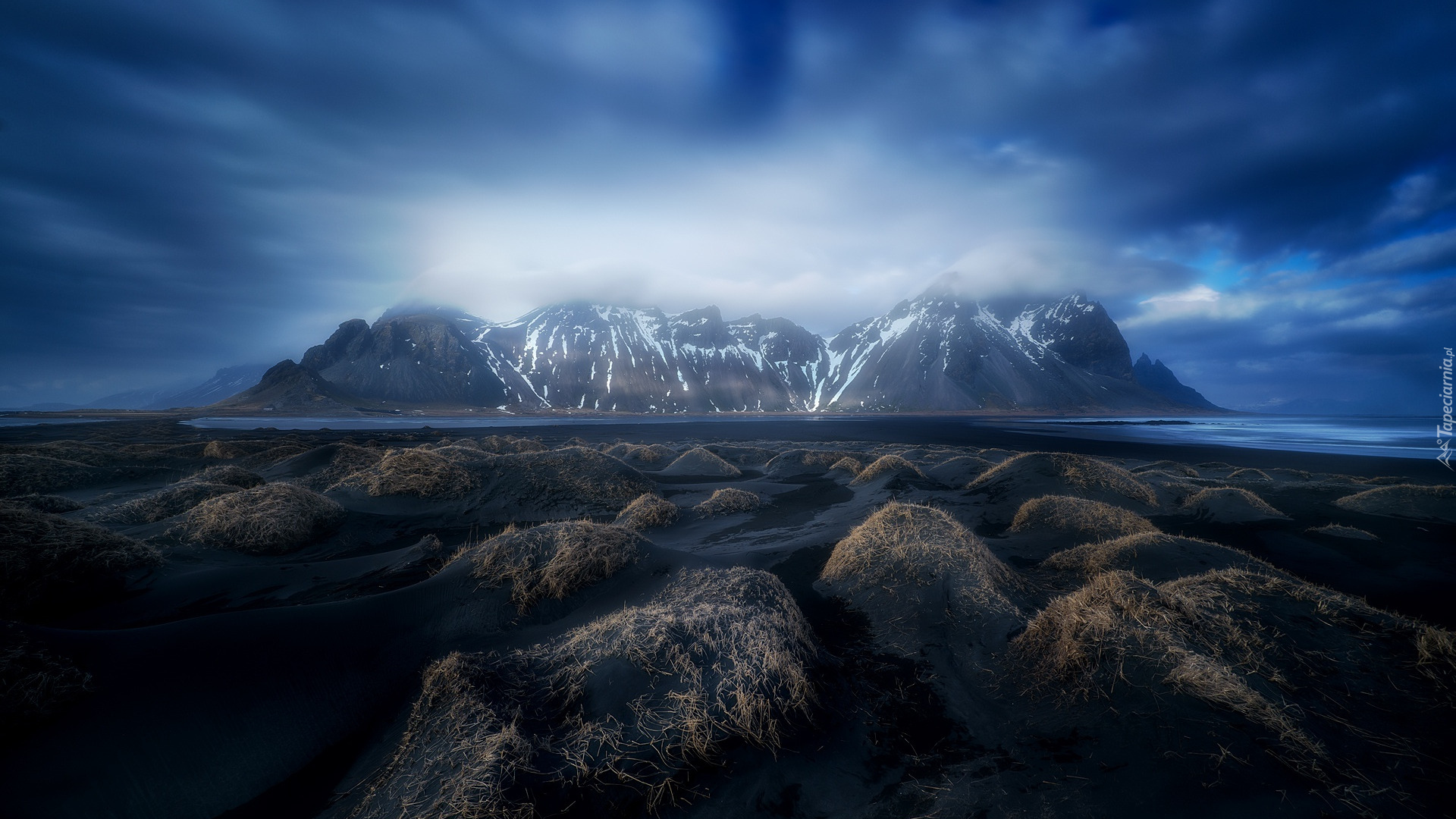 Kępy, Sucha, Trawa, Morze, Mgła, Chmury, Góry, Góra Vestrahorn, Plaża Stokksnes, Islandia