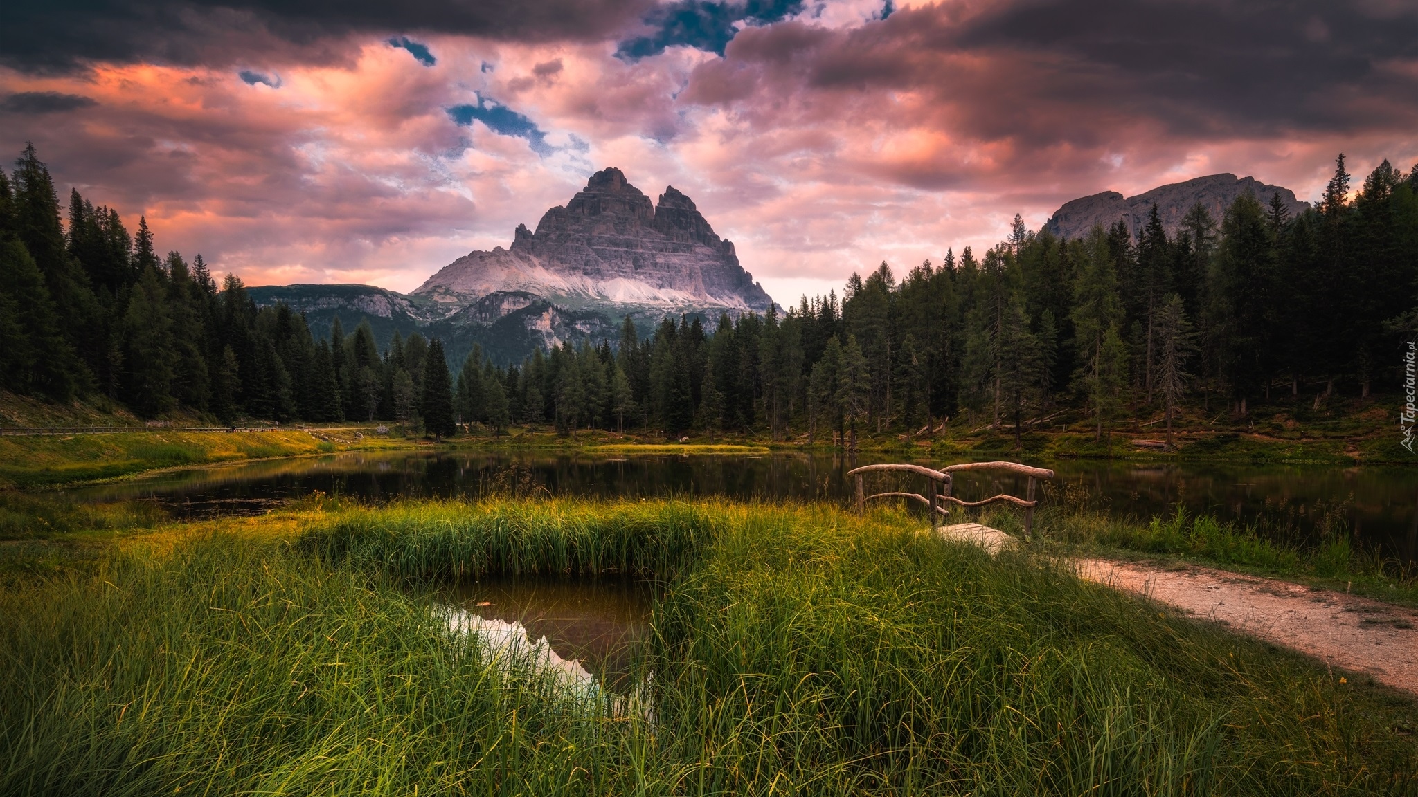 Jezioro, Antorno Lake, Góry Dolomity, Masyw Tre Cime di Lavaredo, Drzewa, Chmury, Prowincja Belluno, Włochy