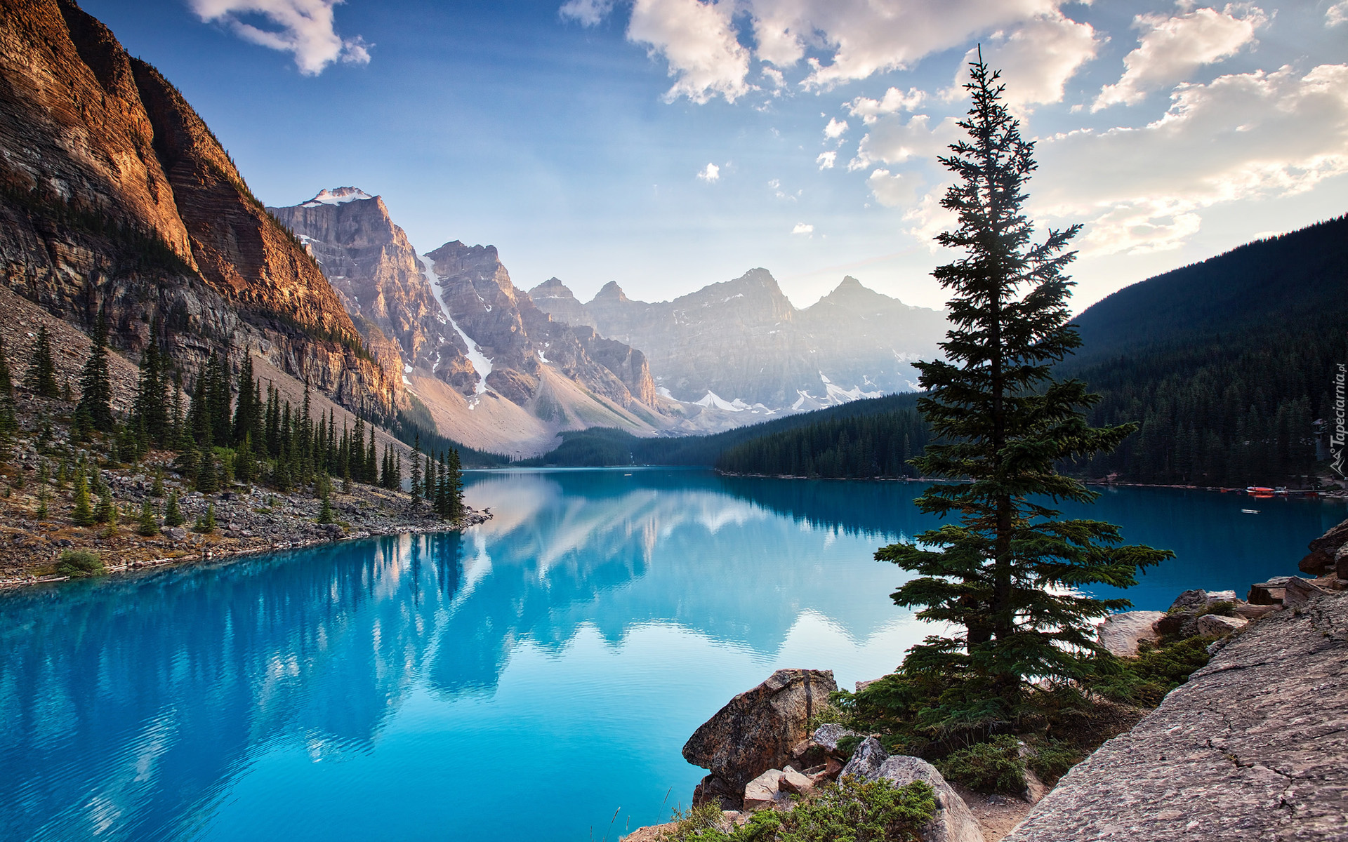 Kanada, Prowincja Alberta, Park Narodowy Banff, Jezioro Moraine, Drzewa, Góry