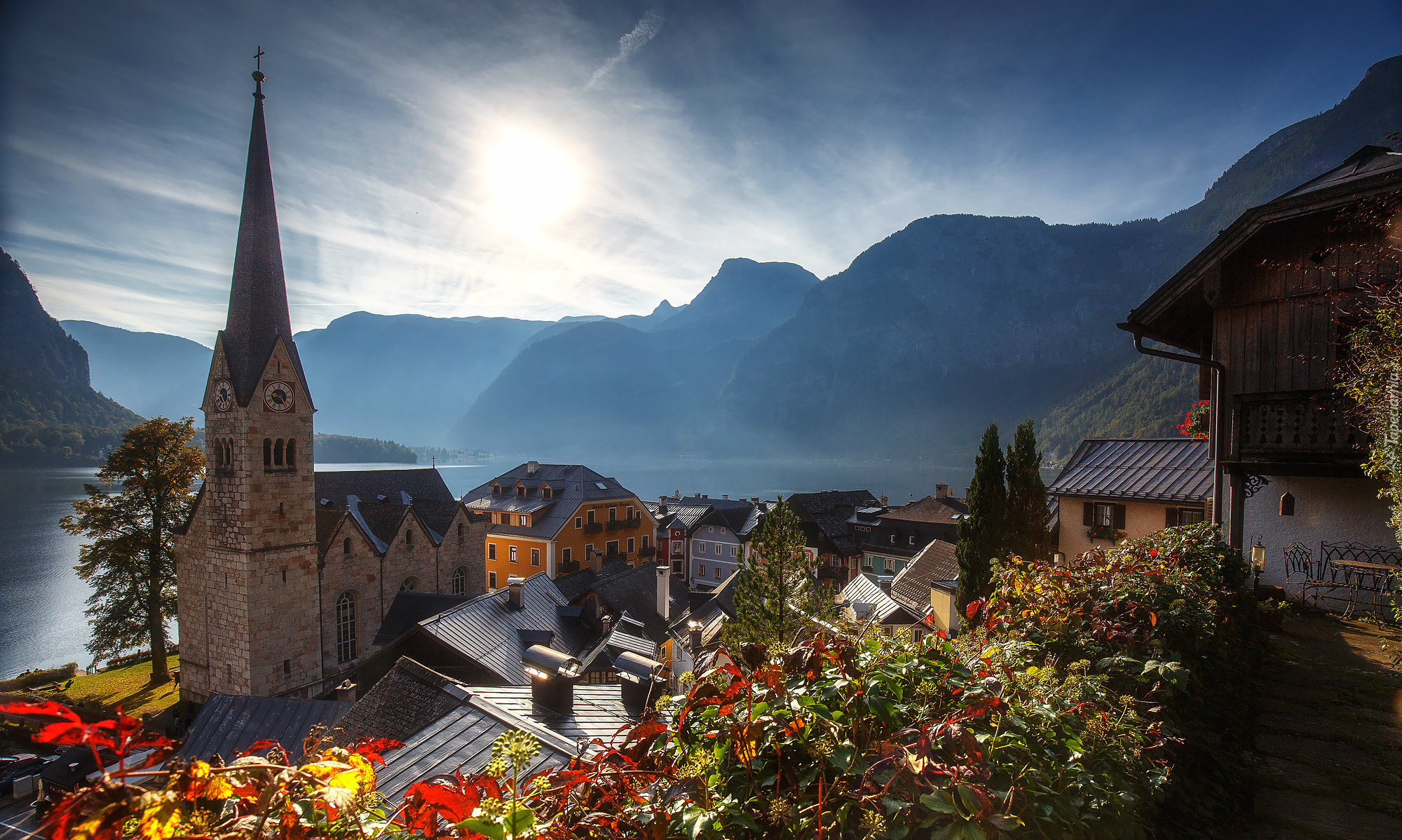 Austria, Hallstatt, Jezioro Hallstättersee, Góry, Alpy Salzburskie, Kościół pw. Wniebowzięcia Matki Bożej, Domy