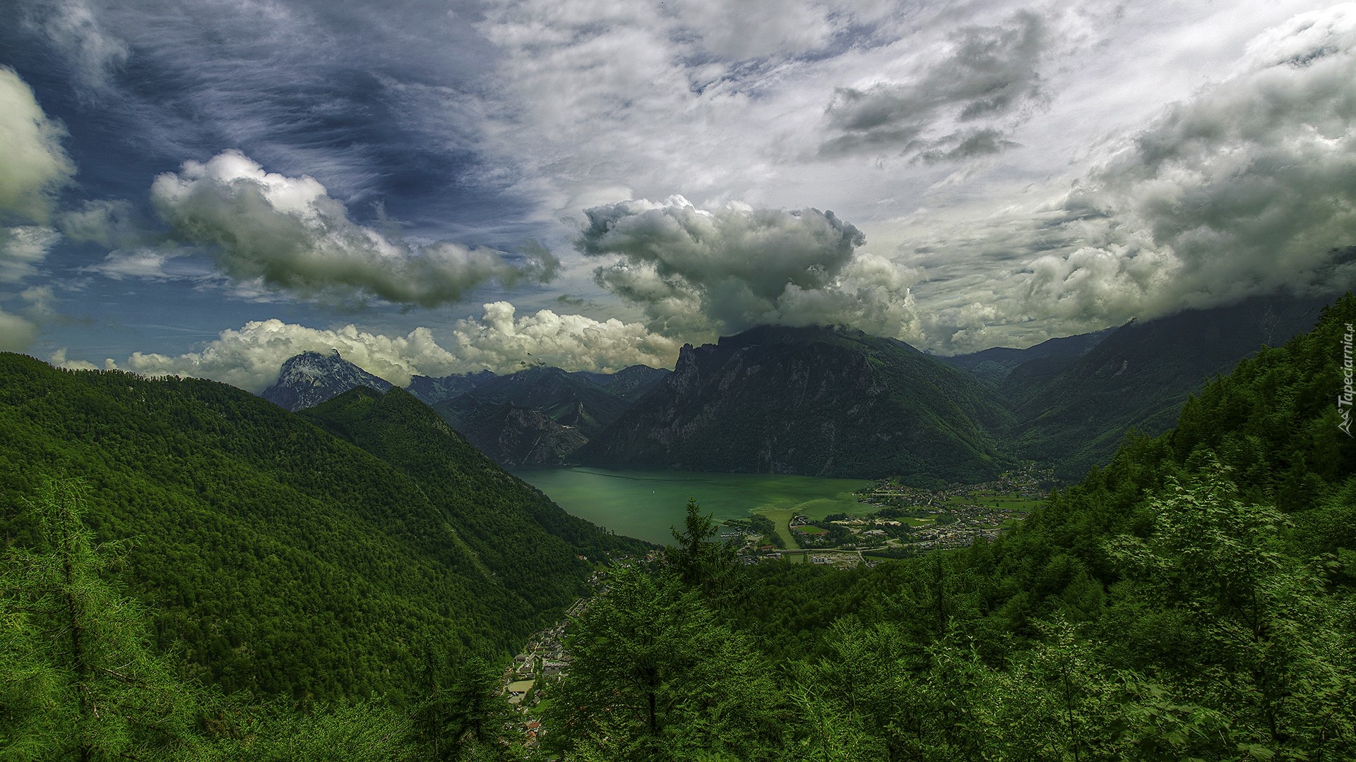 Austria, Miasto Gmunden, Góry Alpy, Las, Jezioro Traunsee, Chmury