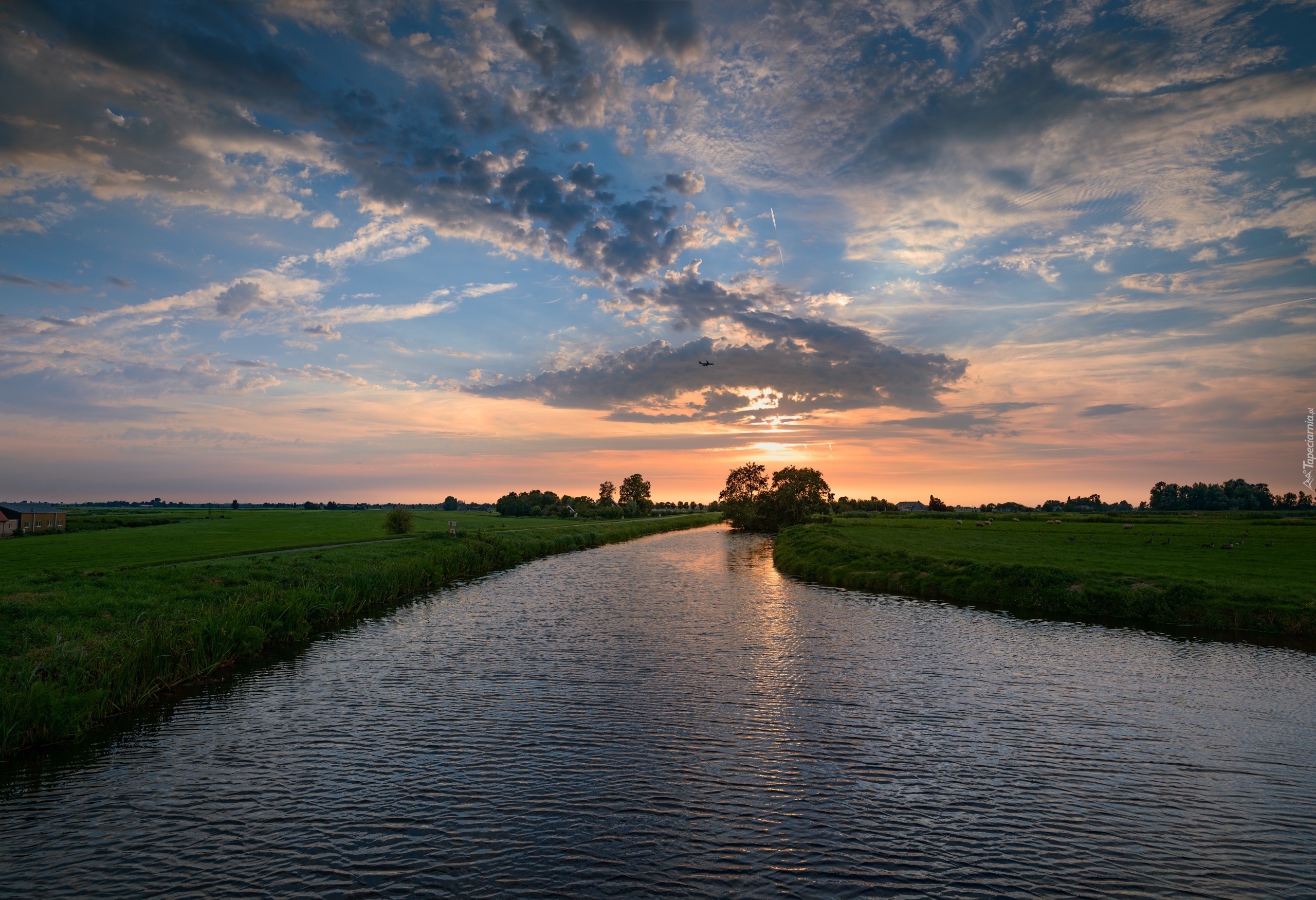 Holandia, Wieś De Hoef, Rzeka Kromme Mijdrecht, Zachód słońca, Chmury, Drzewa