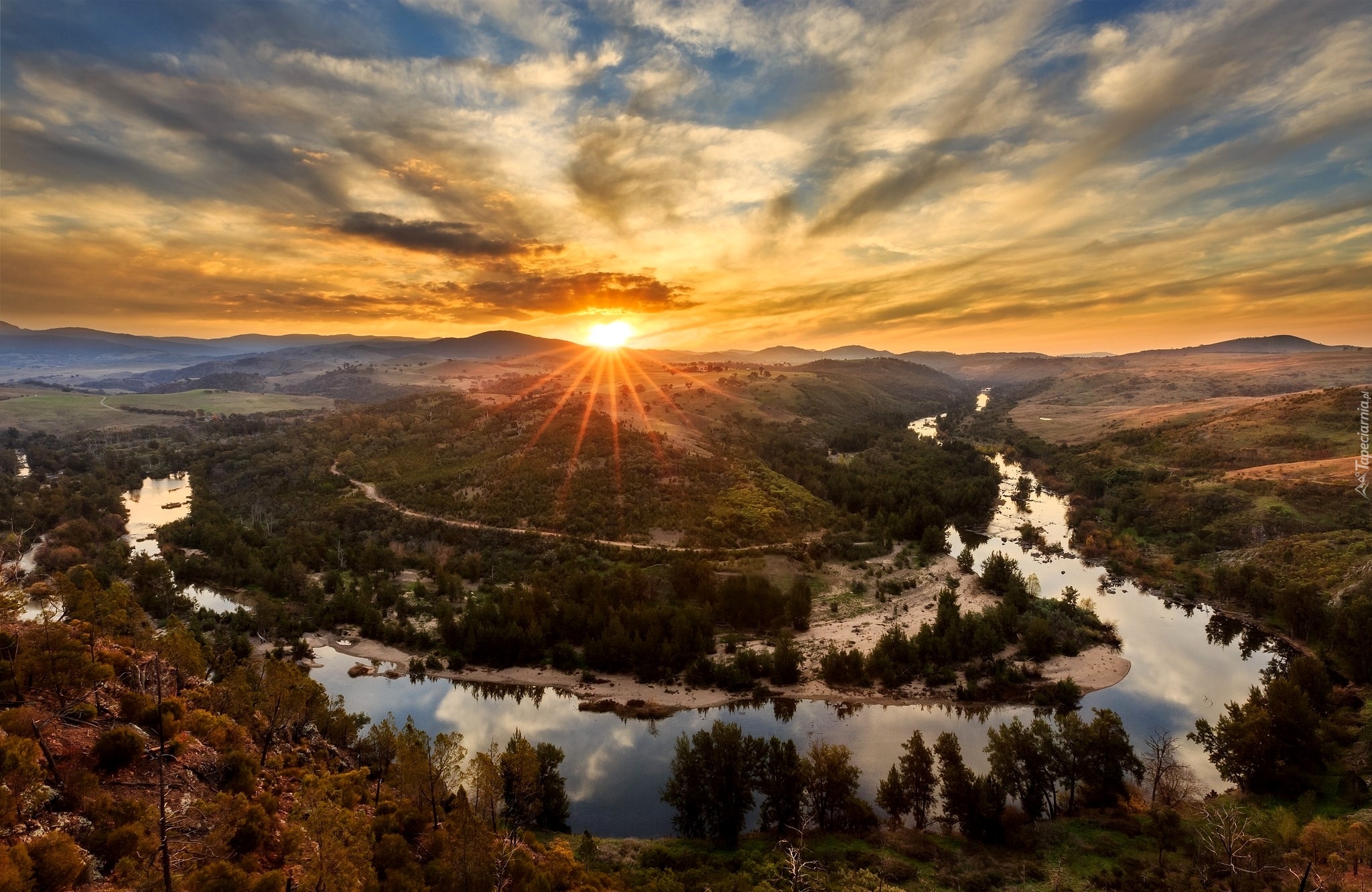 Australia, Canberra, Shepherds Lookout, Rzeka Murrumbidgee, Wzgórza, Drzewa, Chmury, Zachód słońca