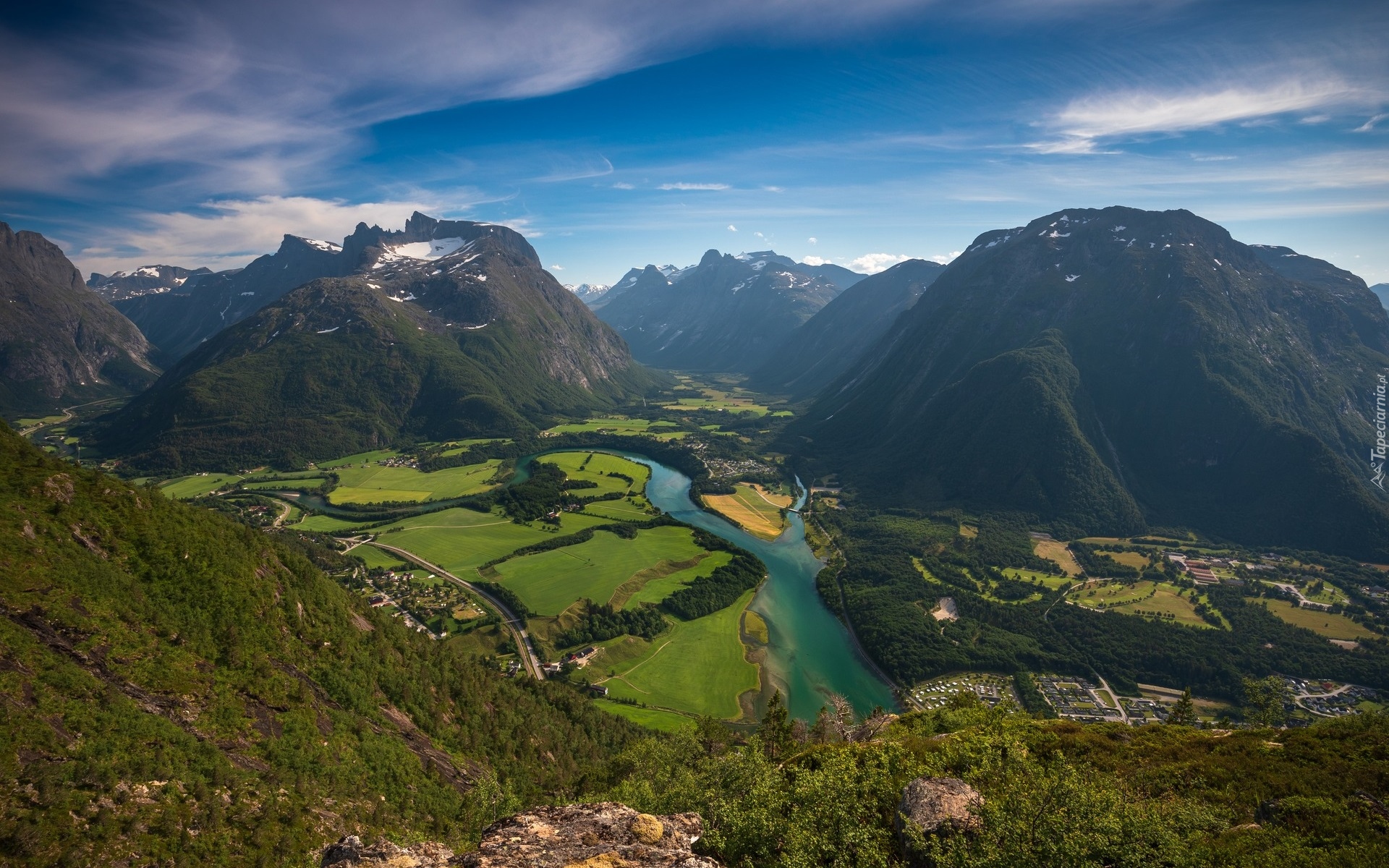 Góry, Dolina, Romsdalen, Rzeka Rauma, Domy, Las, Drzewa, Chmury, Norwegia