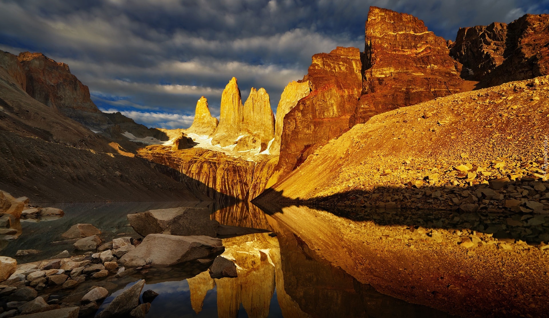 Góry Andy, Szczyt Fitz Roy, Jezioro, Skały, Kamienie, Park Narodowy Los Glaciares, Patagonia, Argentyna