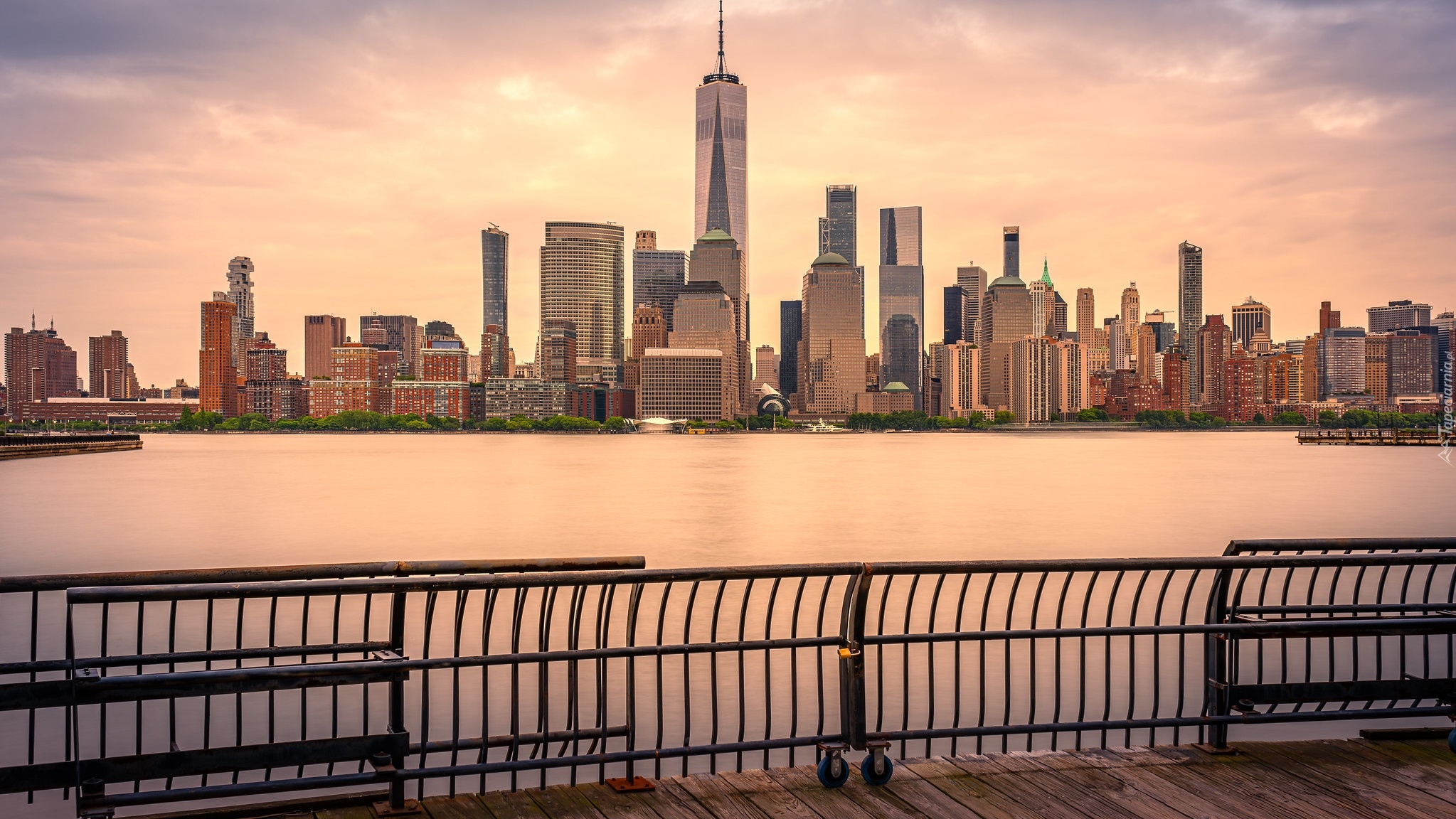 Stany Zjednoczone, Nowy Jork, Manhattan, Rzeka, Hudson River, Wieżowce, Barierki