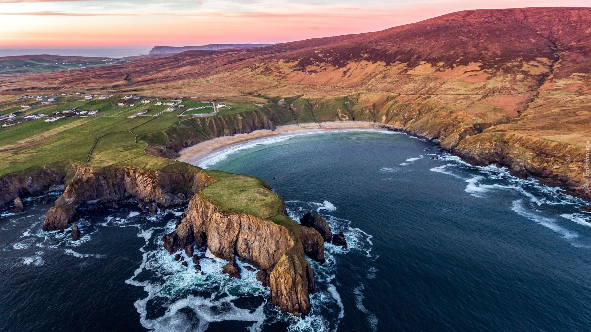 Morze, Zatoka, Klify, Zatoka, Plaża, Silver Strand Horseshoe Beach, Malin Beg, Hrabstwo Donegal, Irlandia