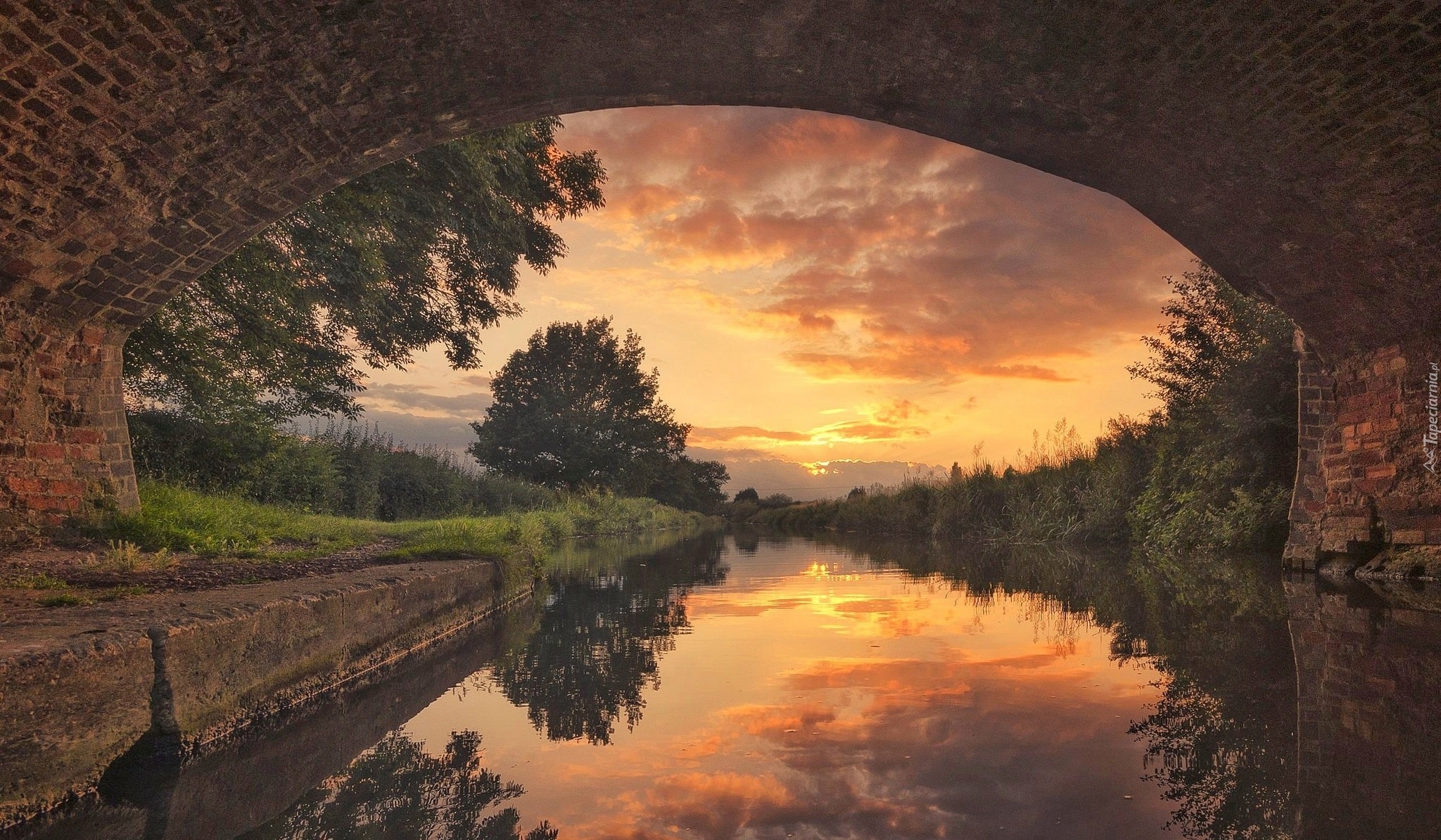 Anglia, Derby, Dzielnica Sinfin, Rzeka Trent and Mersey Canal, Most, Zachód słońca, Chmury, Drzewa, Odbicie