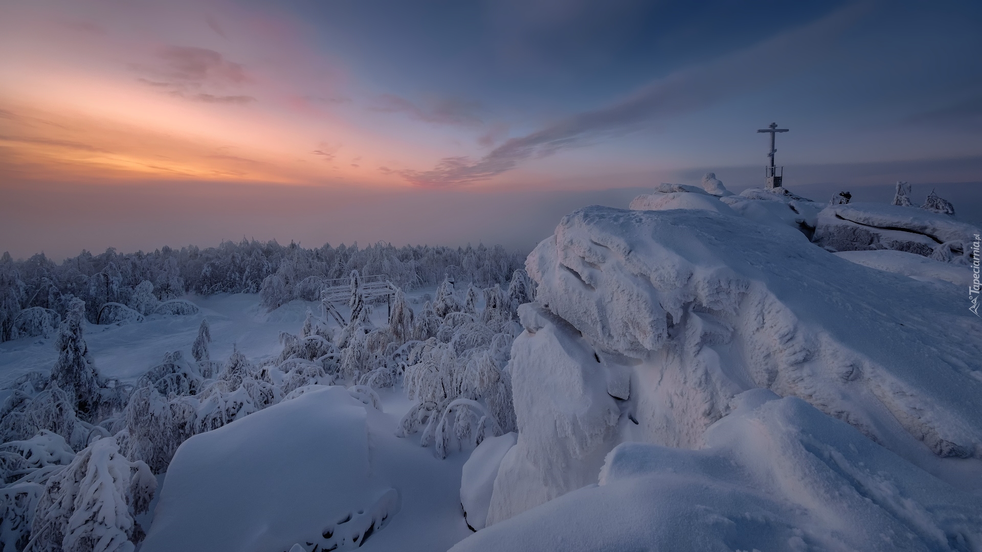 Zima, Wschód słońca, Szczyt, Krzyż, Góra Krestovaya, Kraj Premski, Rosja