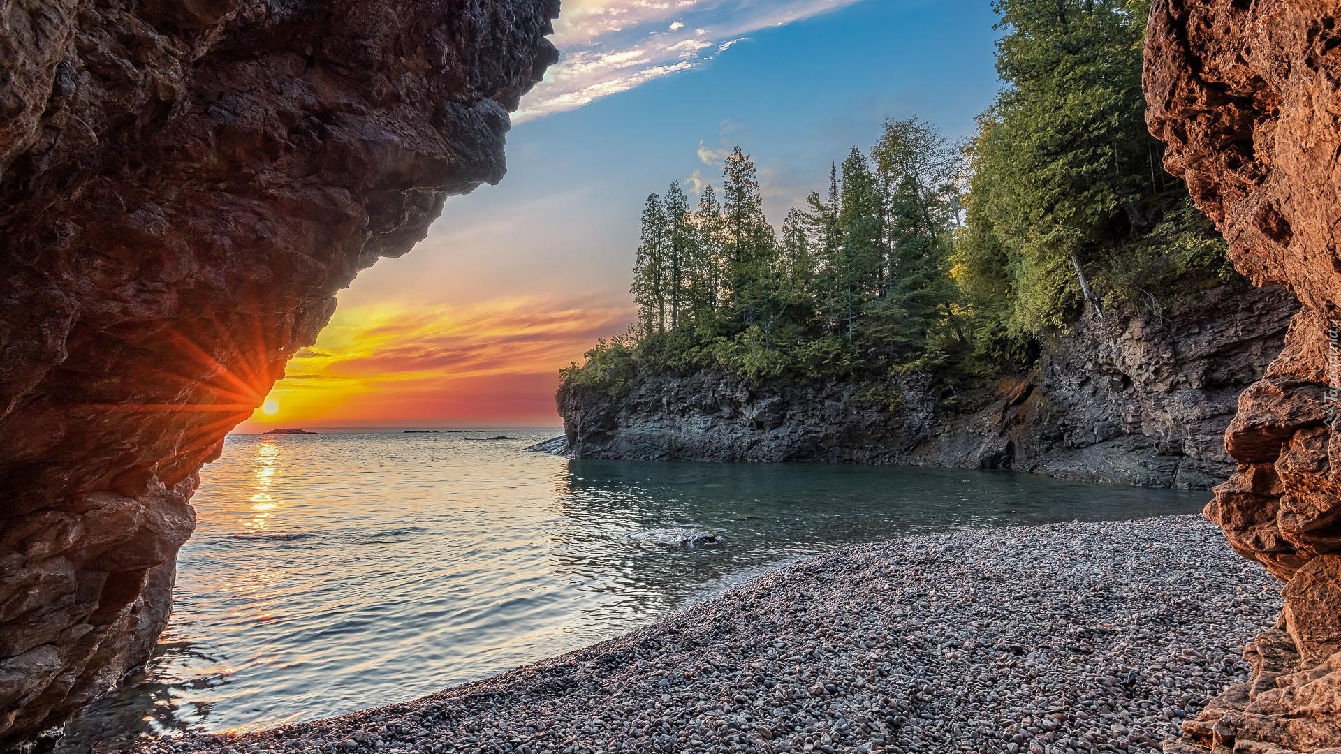 Jaskinia, Skały, Jezioro, Superior Lake, Zachód słońca, Drzewa, Kamienie, Marquette, Michigan, Stany Zjednoczone