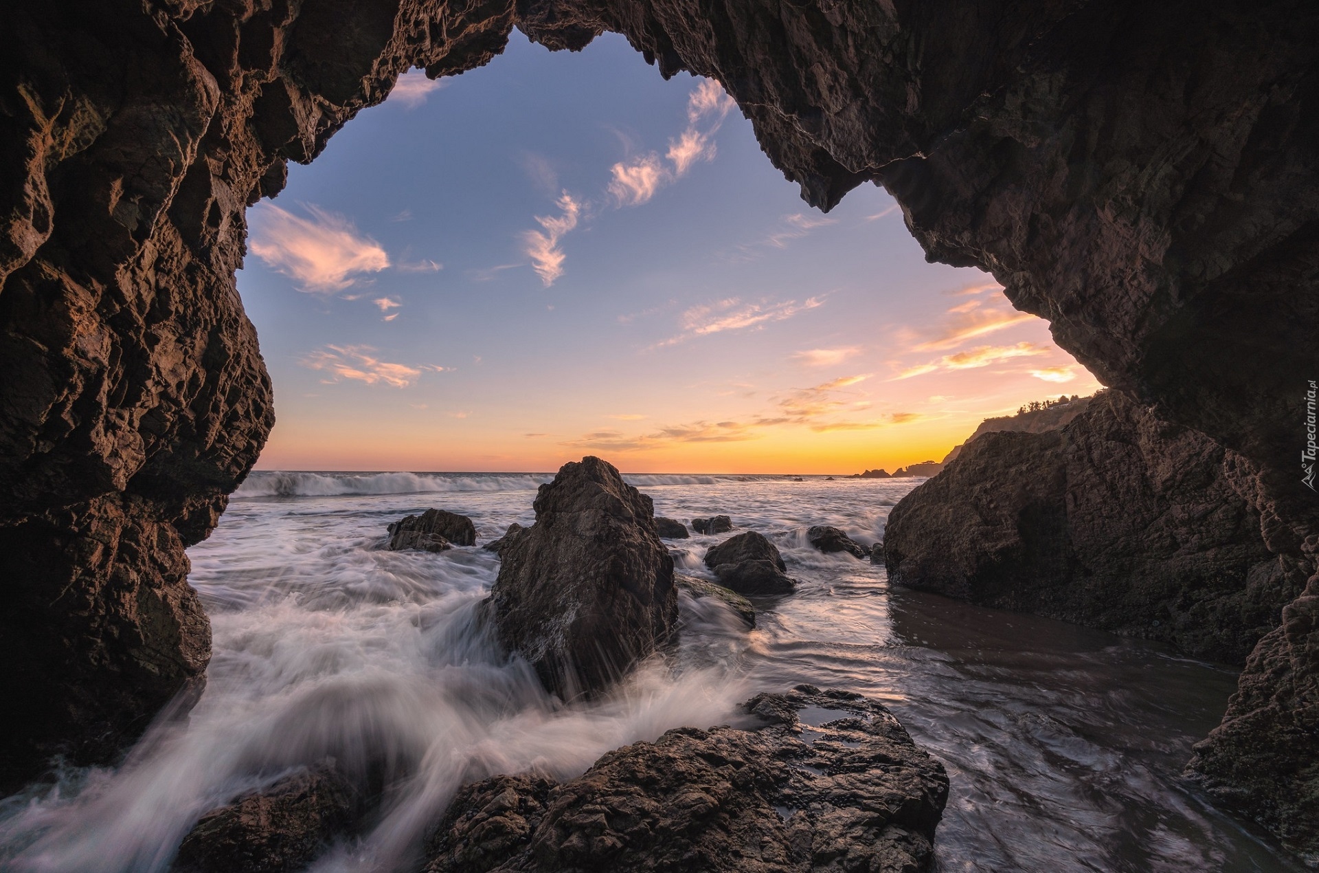 Stany Zjednoczone, Kalifornia, Malibu, Jaskinia, Skały, Plaża El Matador Beach, Morze, Zachód słońca