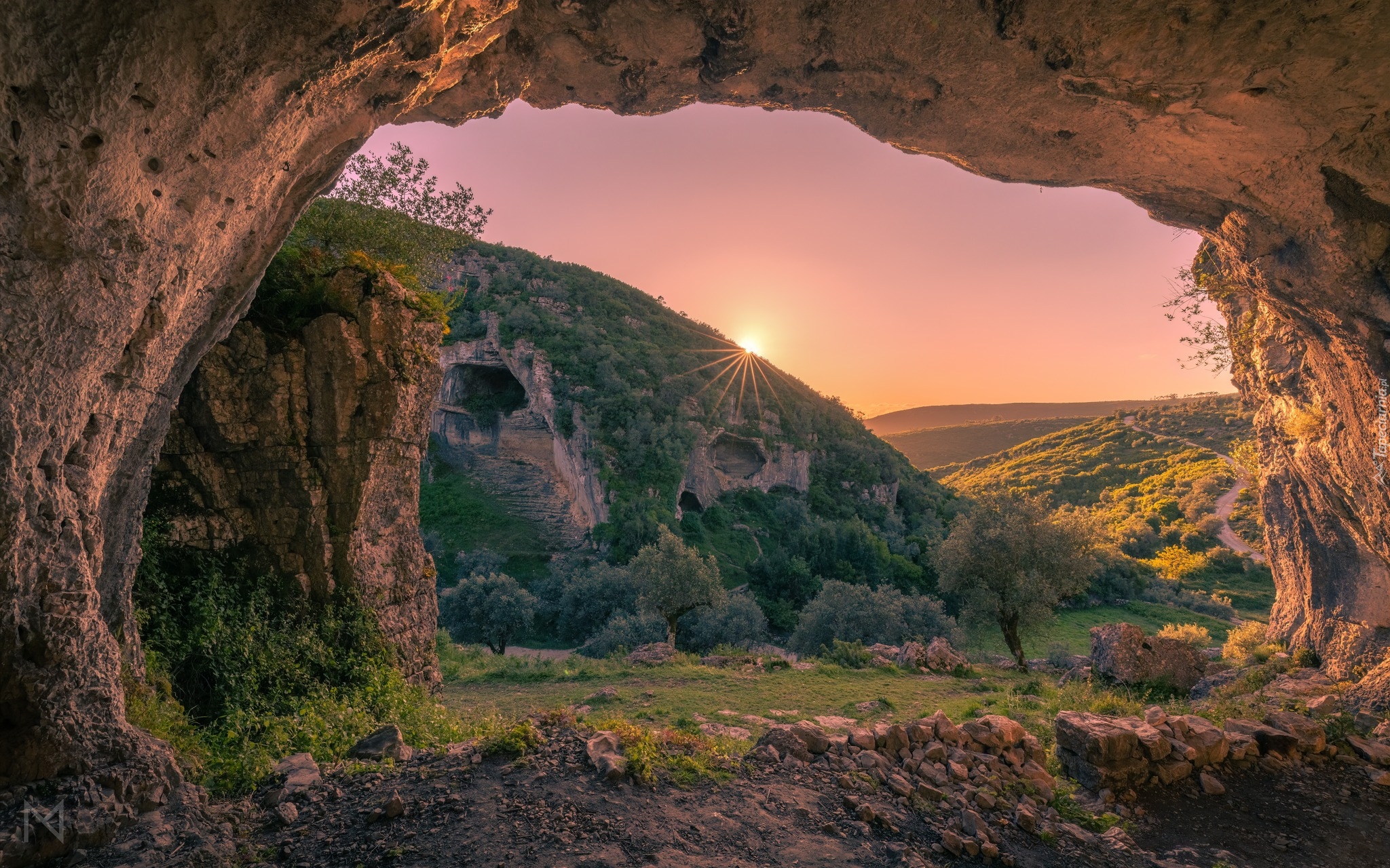 Portugalia, Buracas do Casmilo, Skały, Jaskinia, Zachód słońca