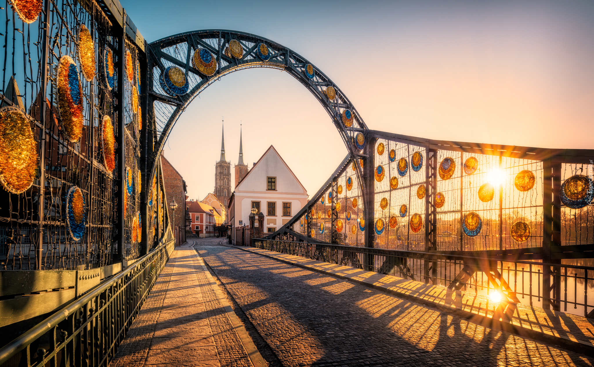 Polska, Wrocław, Most Tumski, Domy, Promienie słońca