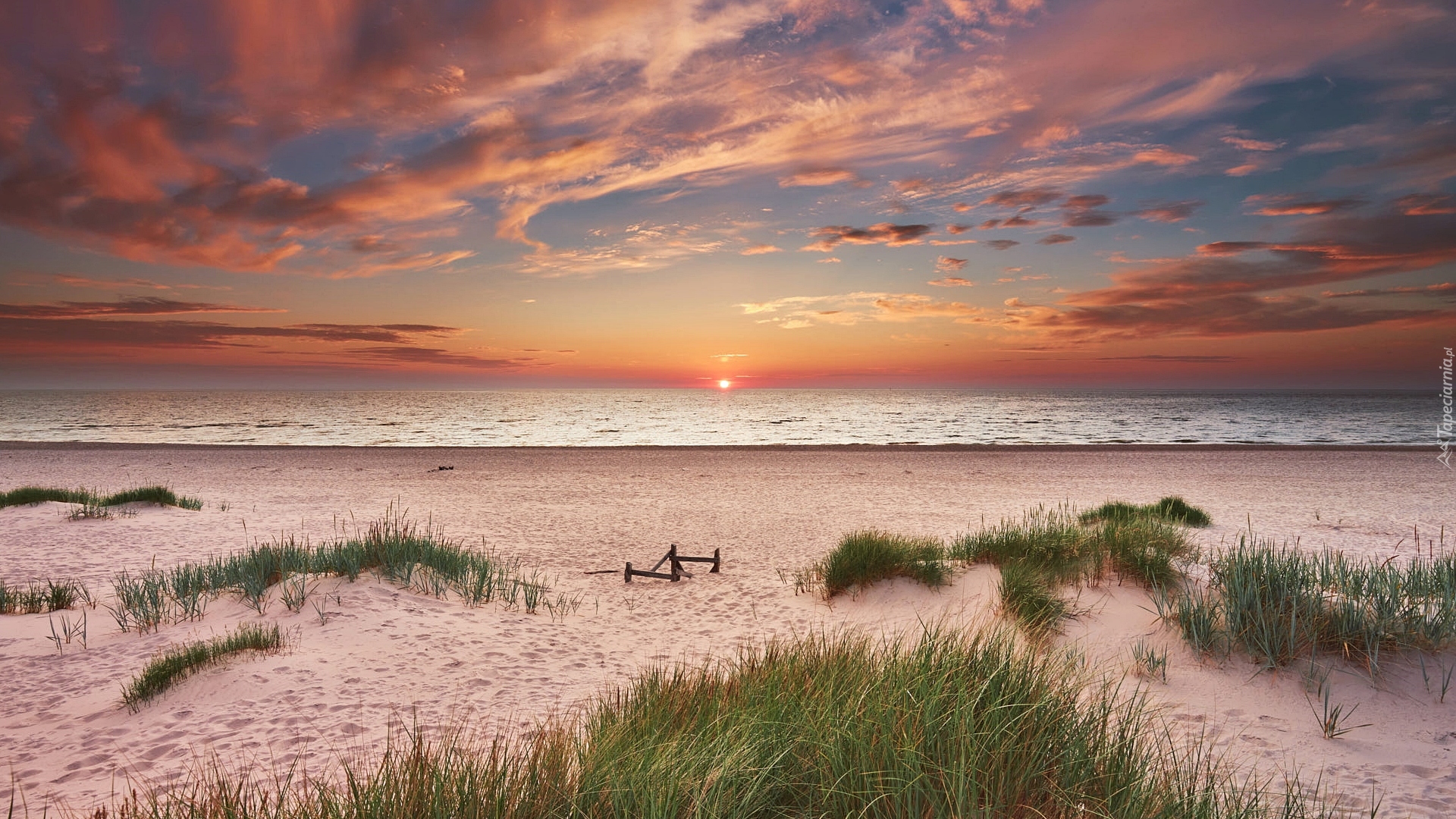 Plaża, Trawa, Morze Bałtyckie, Zachód słońca, Chmury, Polska