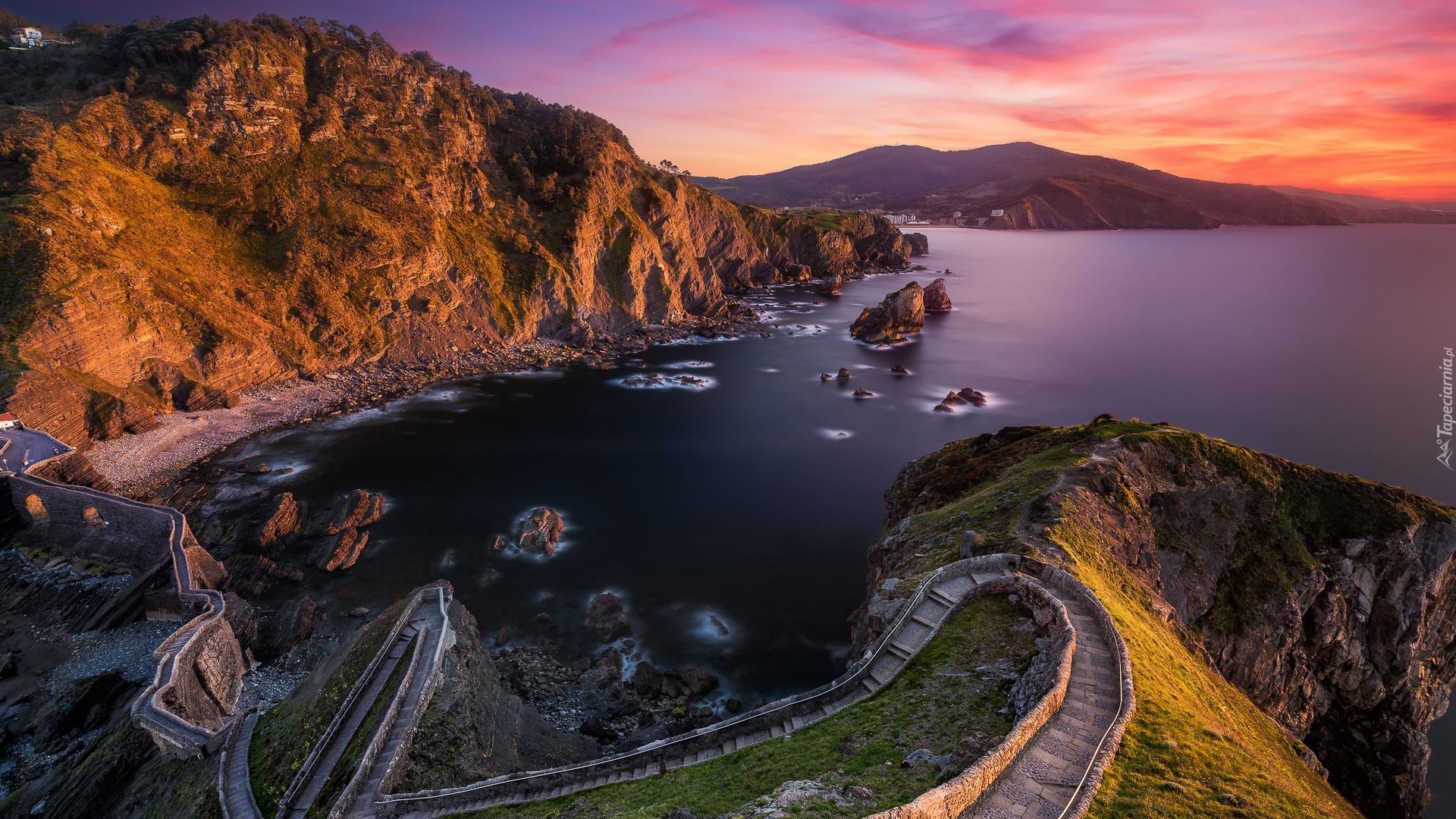 Góry, Morze, Zatoka Biskajska, Wybrzeże, Skały, Zachód słońca, Wyspa San Juan de Gaztelugatxe, Hiszpania