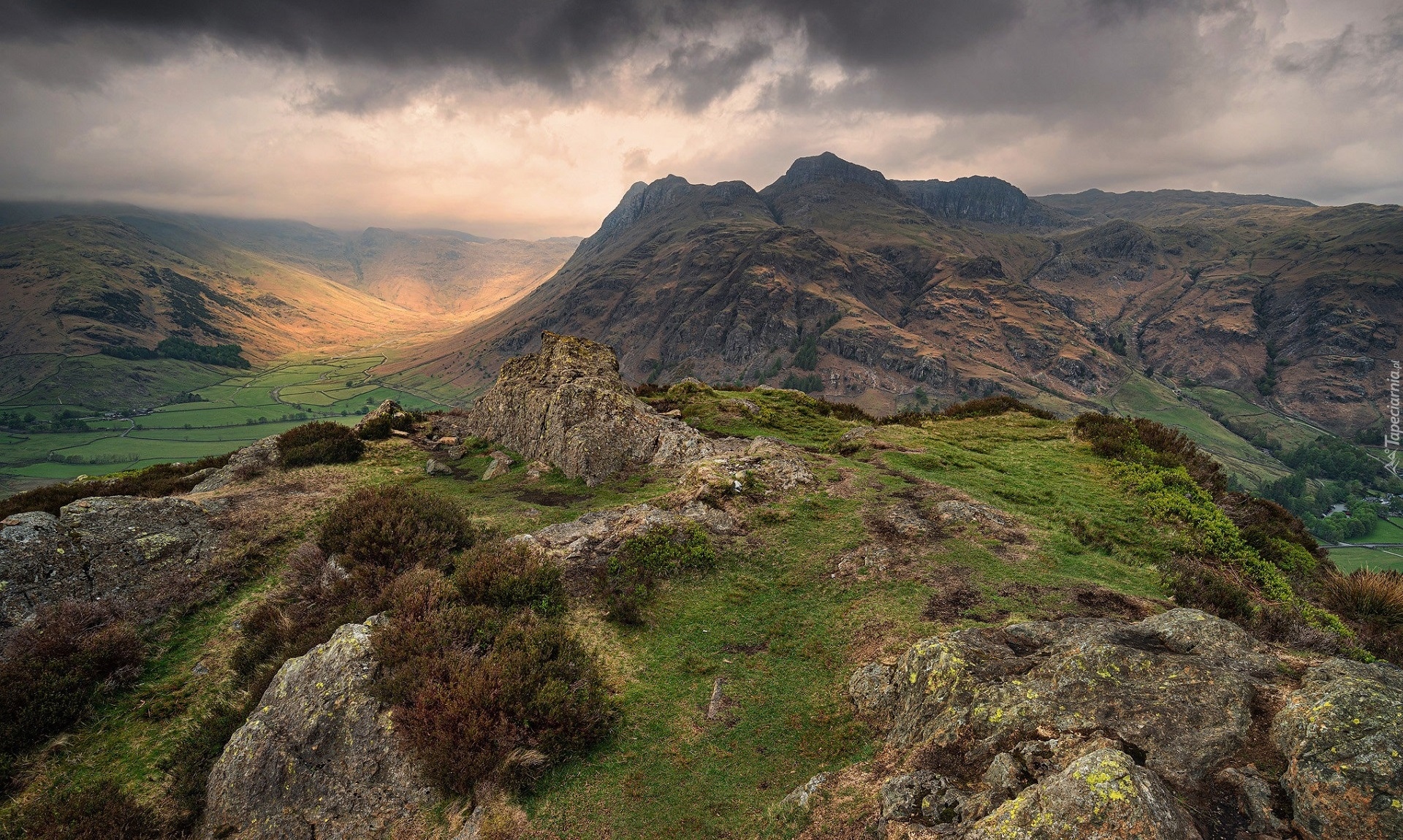 Anglia, Hrabstwo Kumbria, Park Narodowy Lake District, Dolina Great Langdale, Góry, Central Fells, Zachód słońca