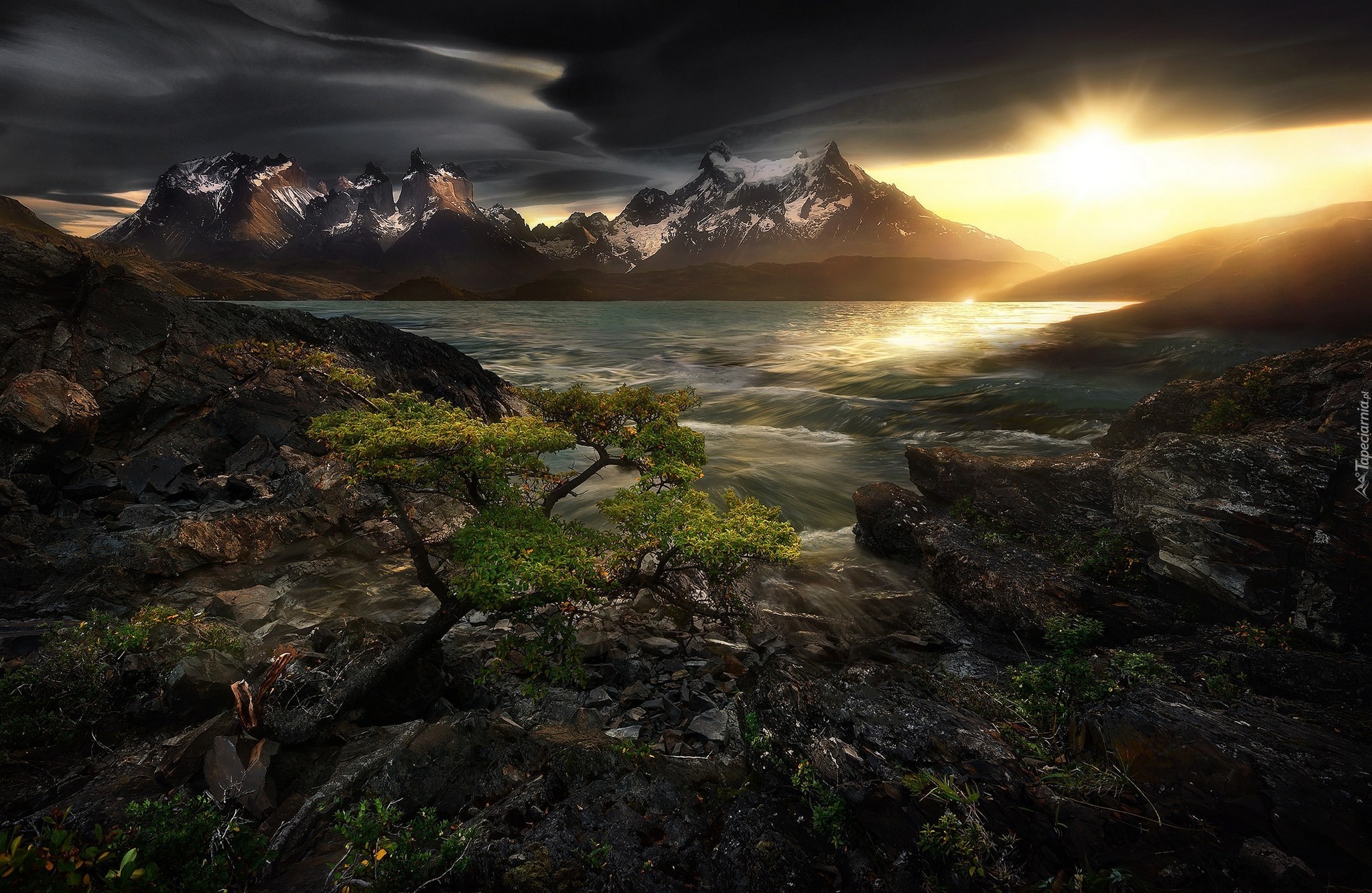 Chile, Góry, Jezioro, Skały, Wschód słońca, Park Narodowy Torres del Paine