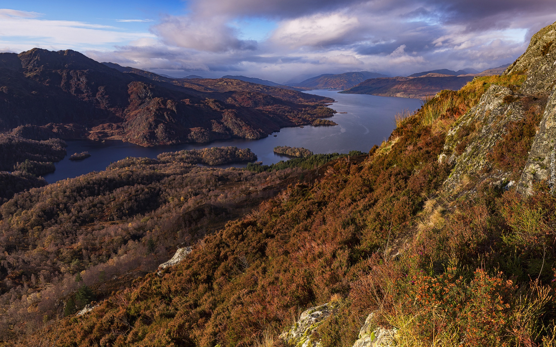 Góry, Jezioro, Loch Katrine, Roślinność, Jesień, Park Narodowy Loch Lomond and the Trossachs, Szkocja