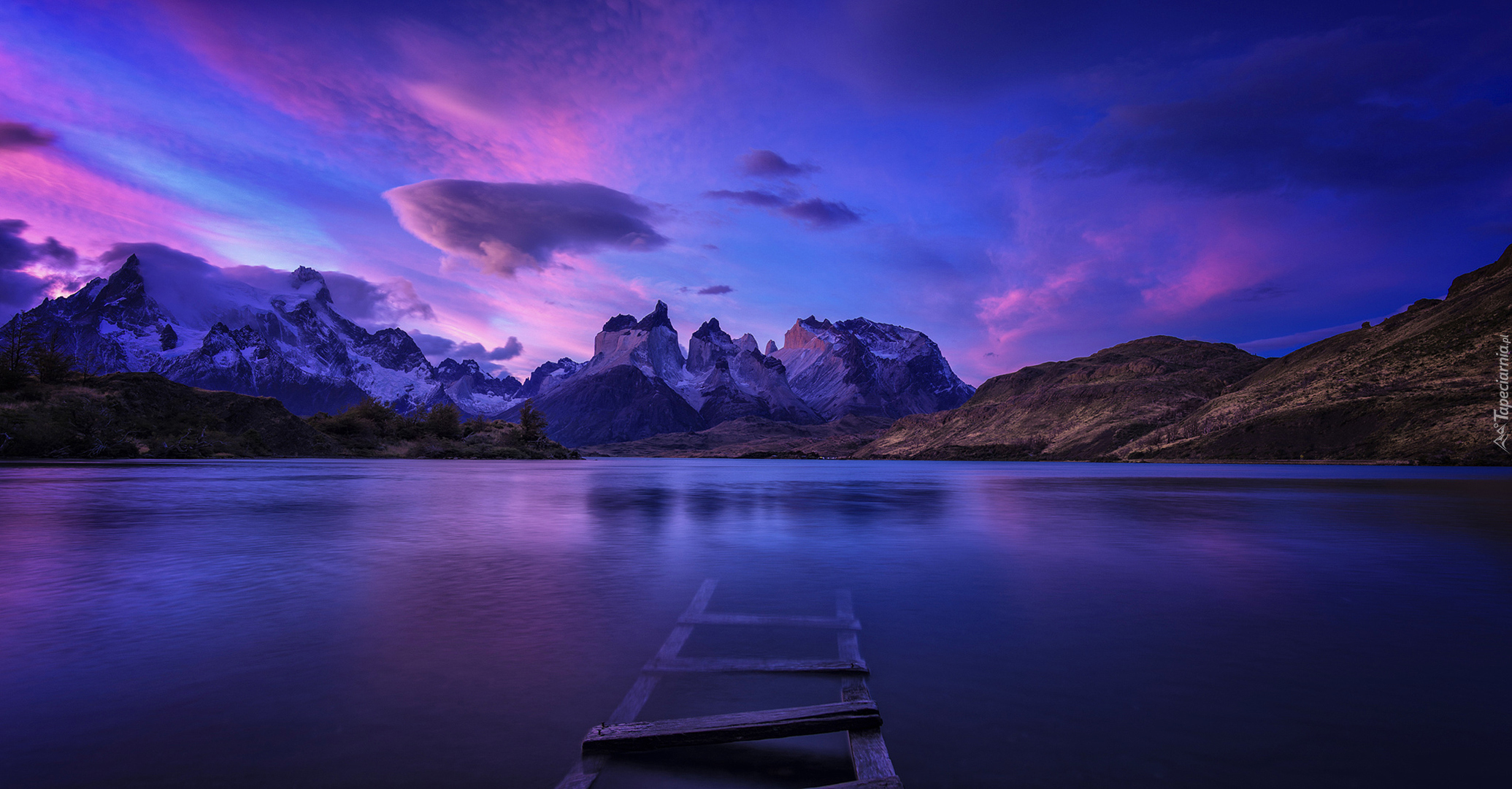 Chile, Patagonia, Masyw górski Torres del Paine, Góry, Jezioro, Zniszczony, Pomost, Park Narodowy Torres del Paine