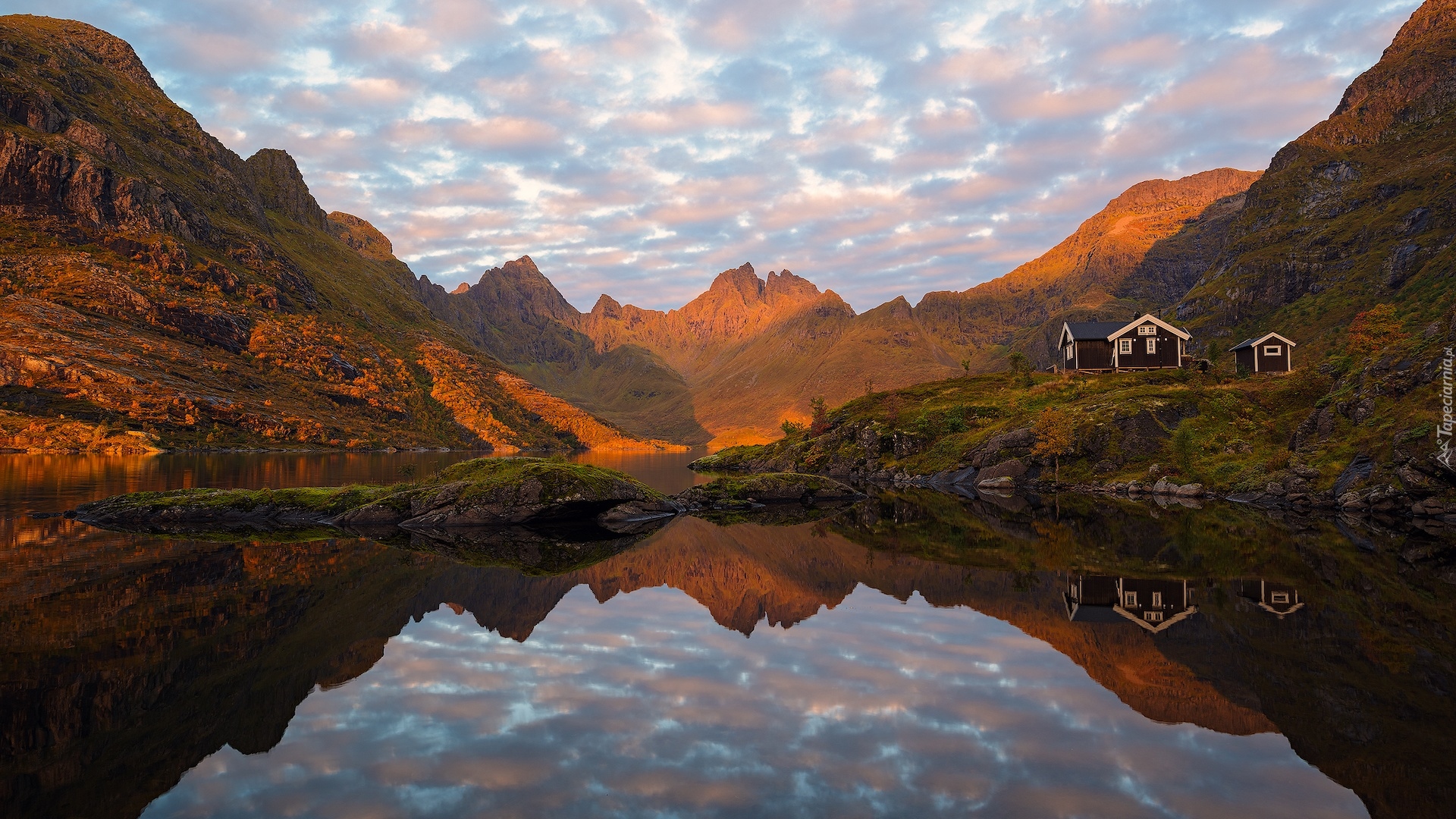 Norwegia, Fiord, Morze, Góry Mengelsdalstinden, Jesień, Dom, Chmury, Odbicie