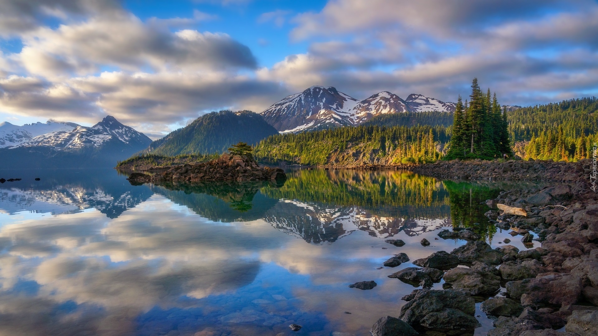 Góry, Skały, Jezioro, Garibaldi Lake, Drzewa, Świerki, Odbicie, Kolumbia Brytyjska, Kanada