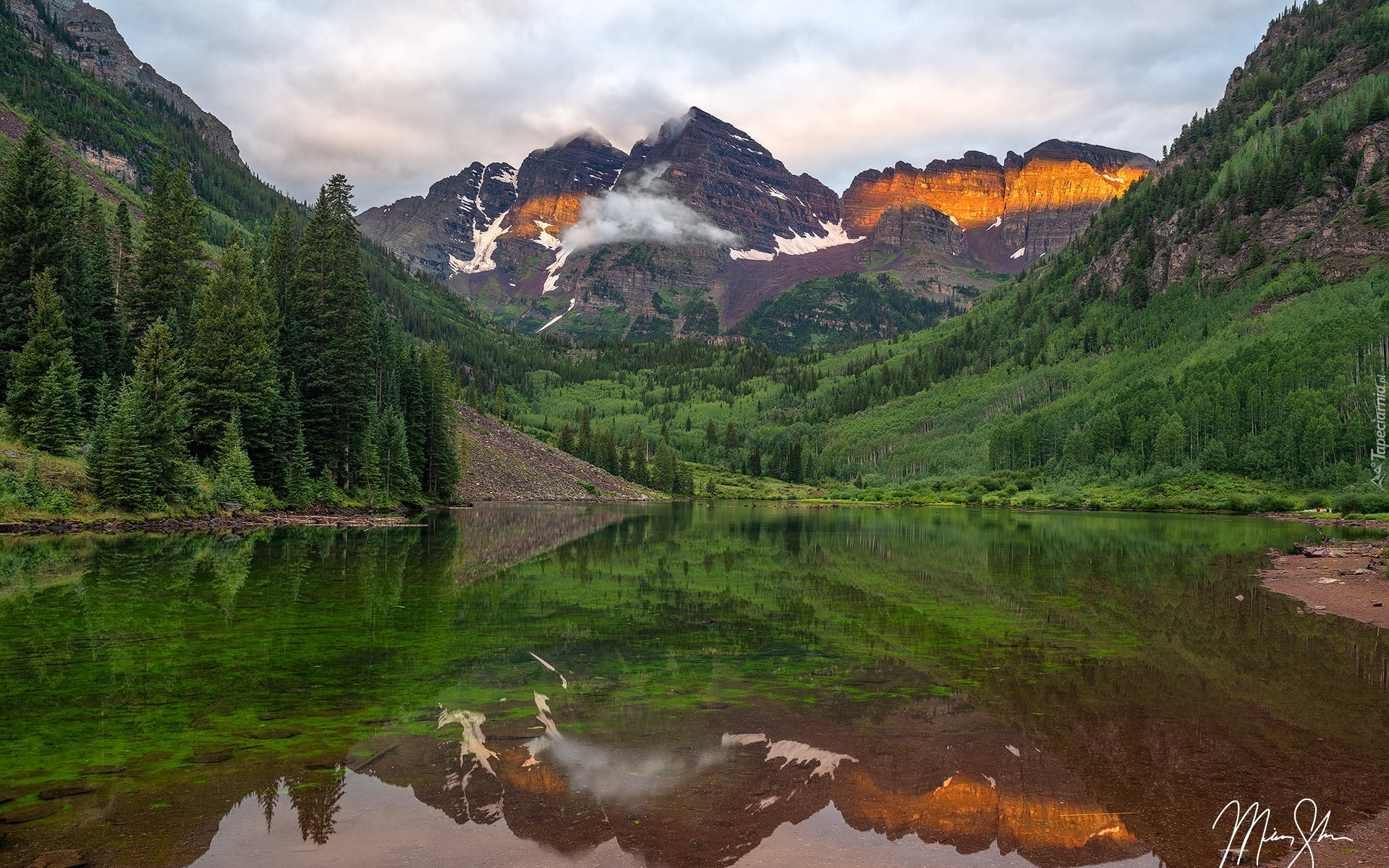 Stany Zjednoczone, Stan Kolorado, Góry Skaliste, Szczyty Maroon Bells, Jezioro, Maroon Lake, Drzewa