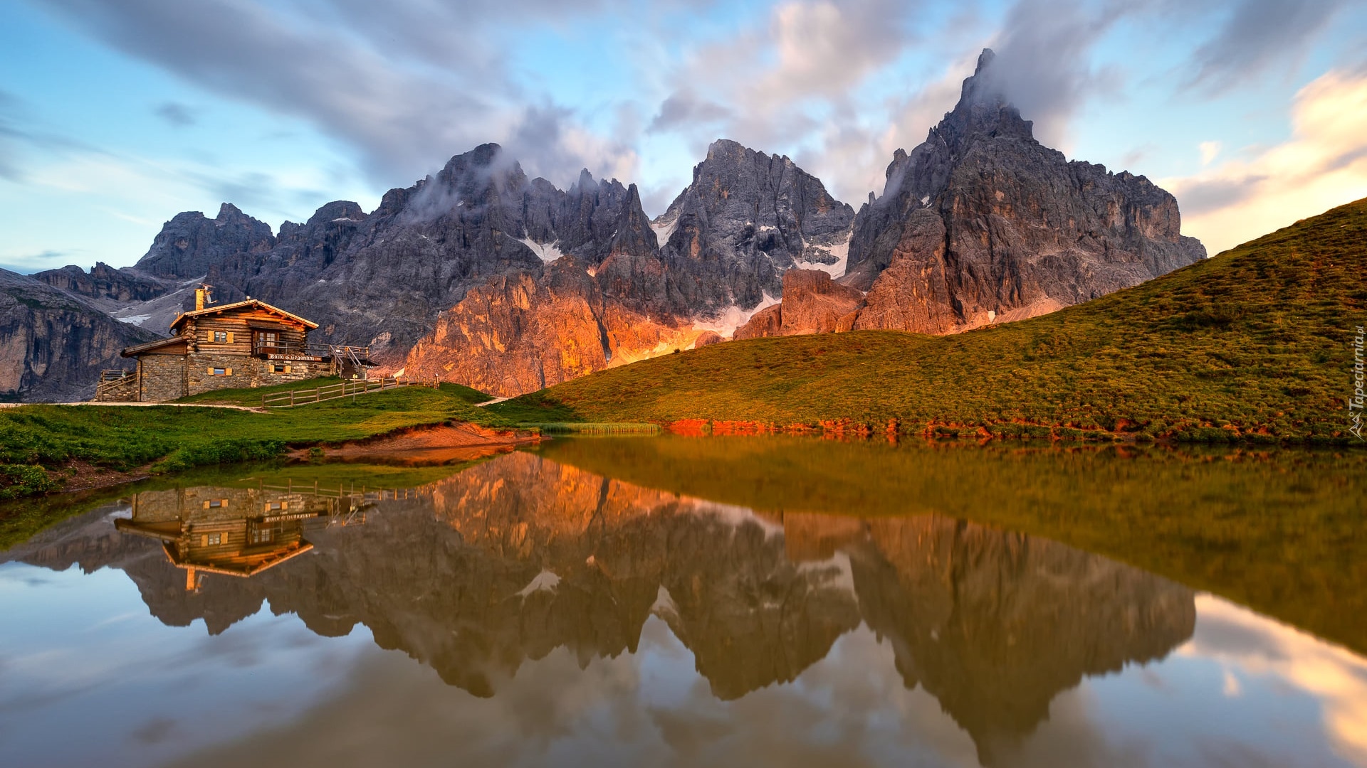 Włochy, Góry, Dolomity, Szczyt Cimon della Pala, Jezioro, Dom, Schronisko Baita Segantini, Chmury, Odbicie