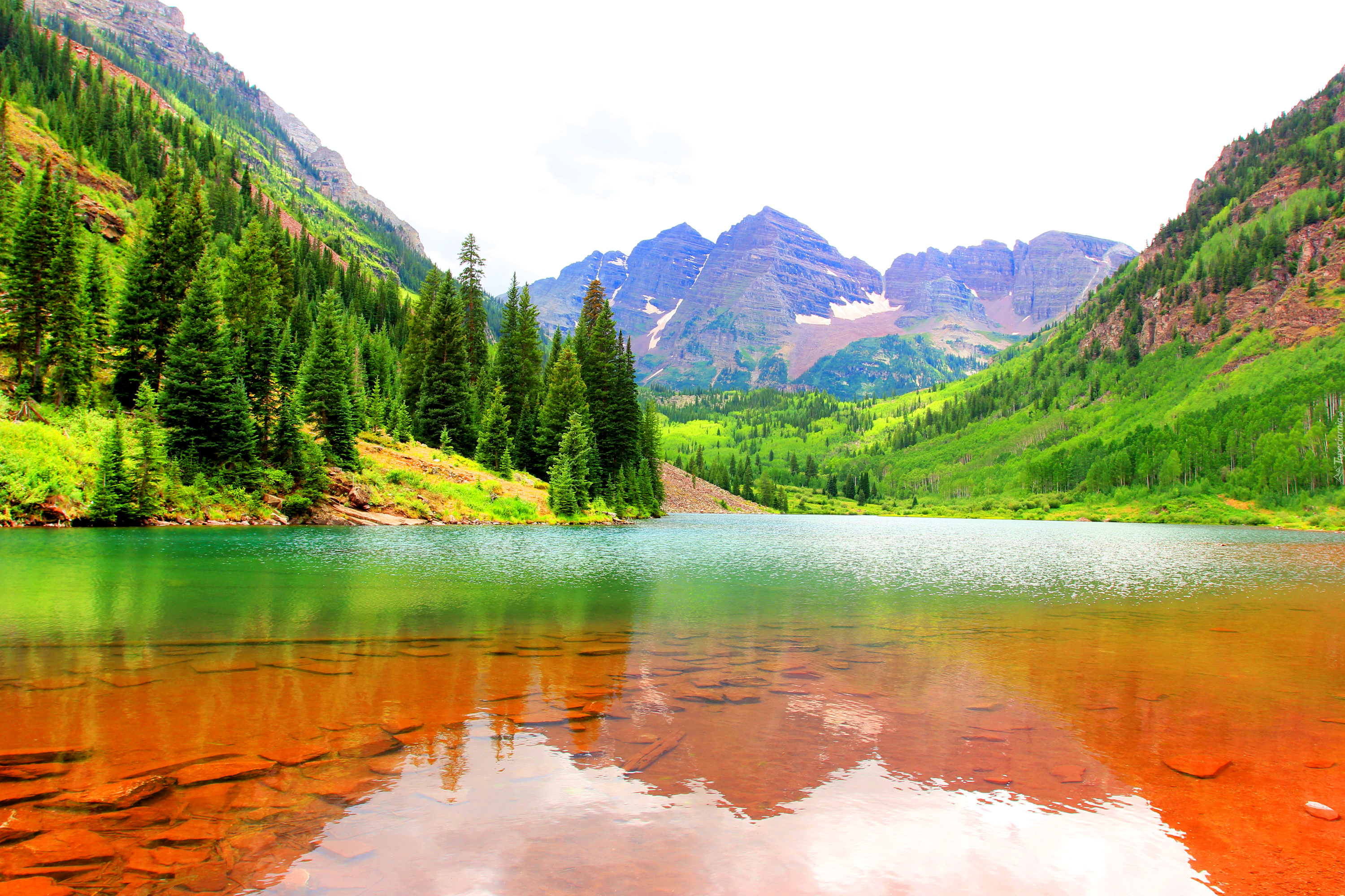 Góry Skaliste, Szczyty Maroon Bells, Jezioro Maroon Lake, Drzewa, Kolorado, Stany Zjednoczone