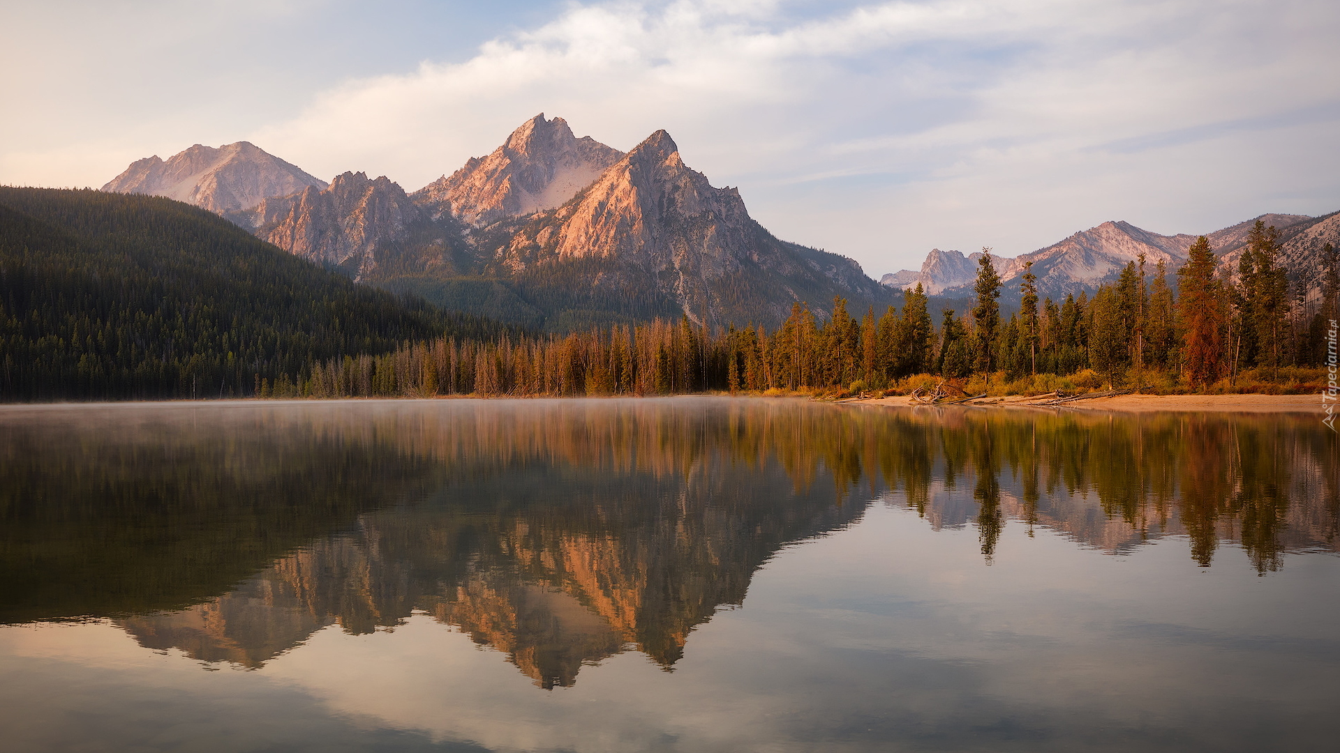 Góry, Sawtooth Range, Góra, Mcgown Peak, Jezioro, Stanley Lake, Jesień, Drzewa, Chmury, Odbicie, Stan Idaho, Stany Zjednoczone