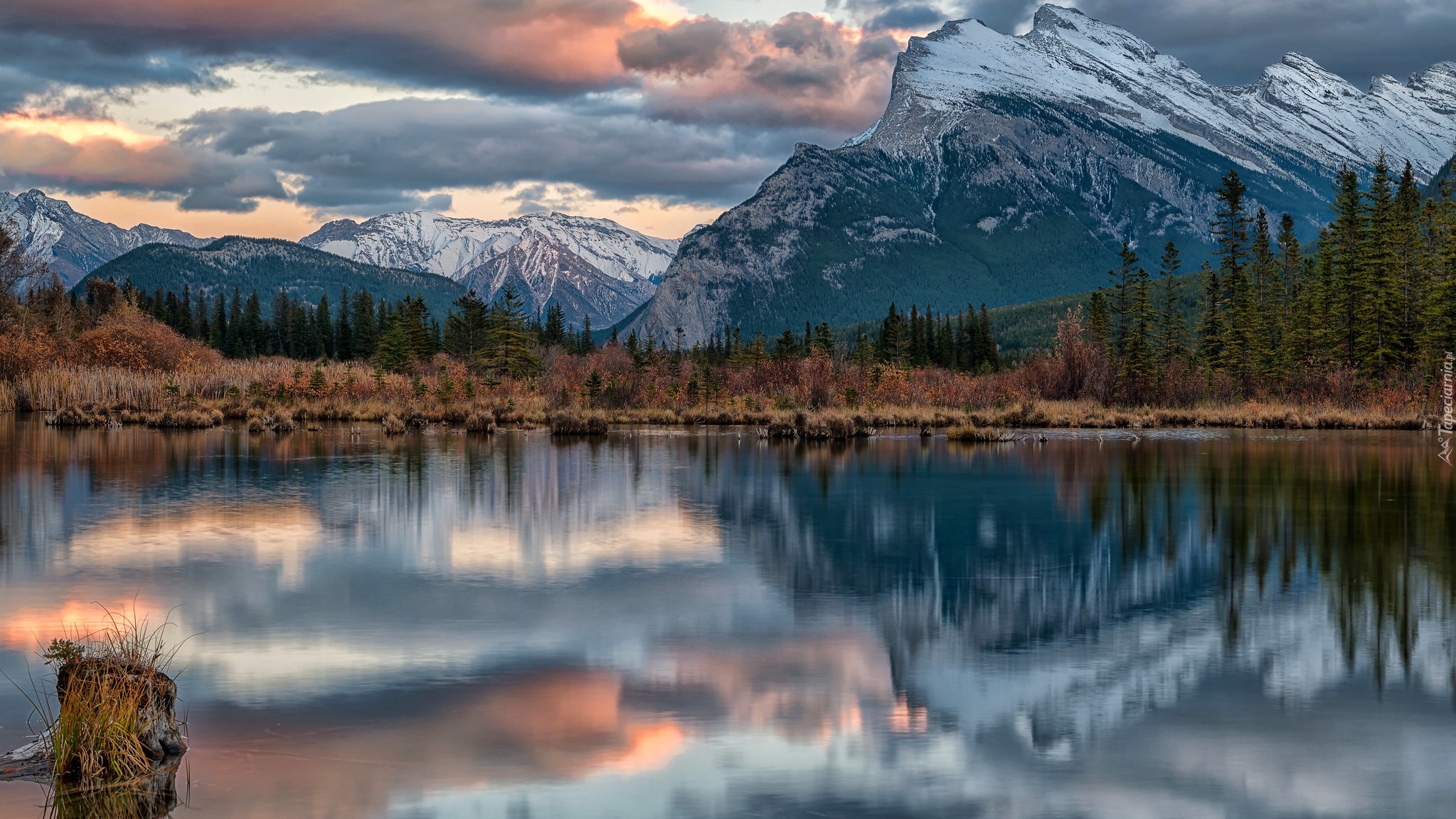 Park Narodowy Banff, Góry, Canadian Rockies, Góra, Mount Rundle, Jezioro, Vermilion Lakes, Chmury, Alberta, Kanada