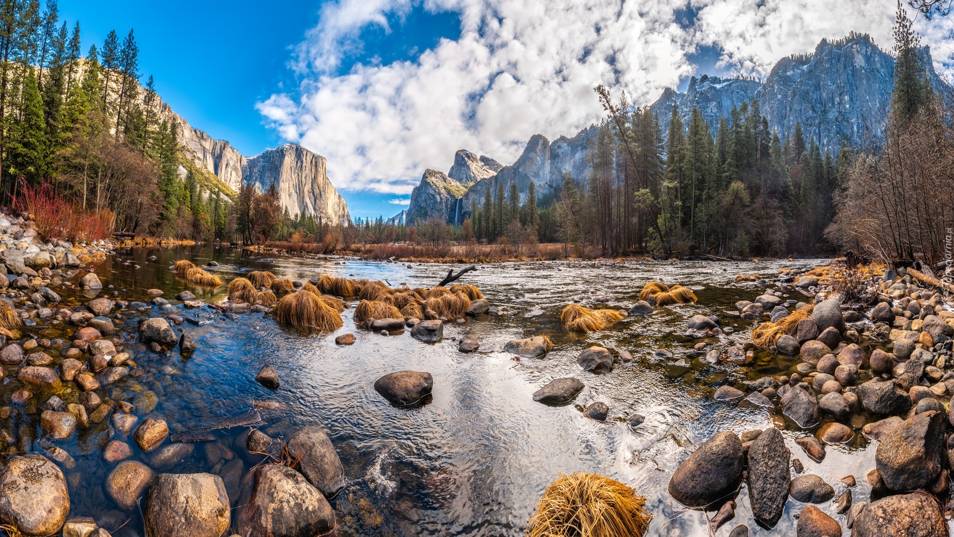 Stany Zjednoczone, Kalifornia, Park Narodowy Yosemite, Góry, Sierra Nevada, Rzeka, Merced River, Kamienie, Drzewa, Chmury