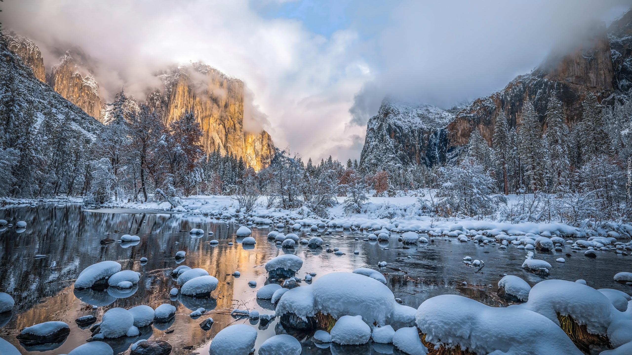 Góry, Szczyt El Capitan, Rzeka, Merced River, Kamienie, Drzewa, Park Narodowy Yosemite, Kalifornia, Stany Zjednoczone