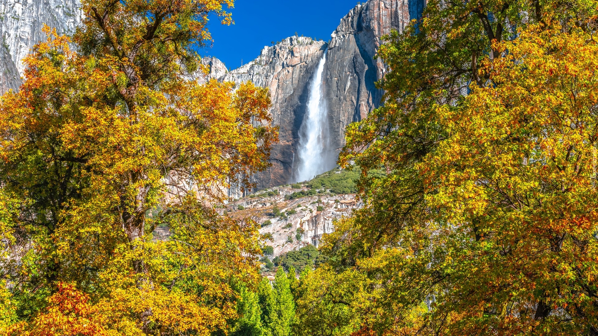 Park Narodowy Yosemite, Góry, Wodospad, Upper Yosemite Falls, Drzewa, Jesień, Kalifornia, Stany Zjednoczone