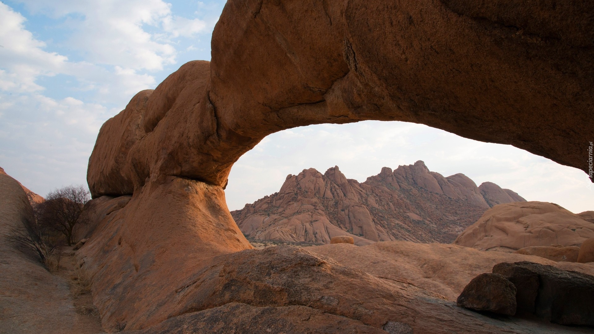 Góry, Skały, Łuk skalny