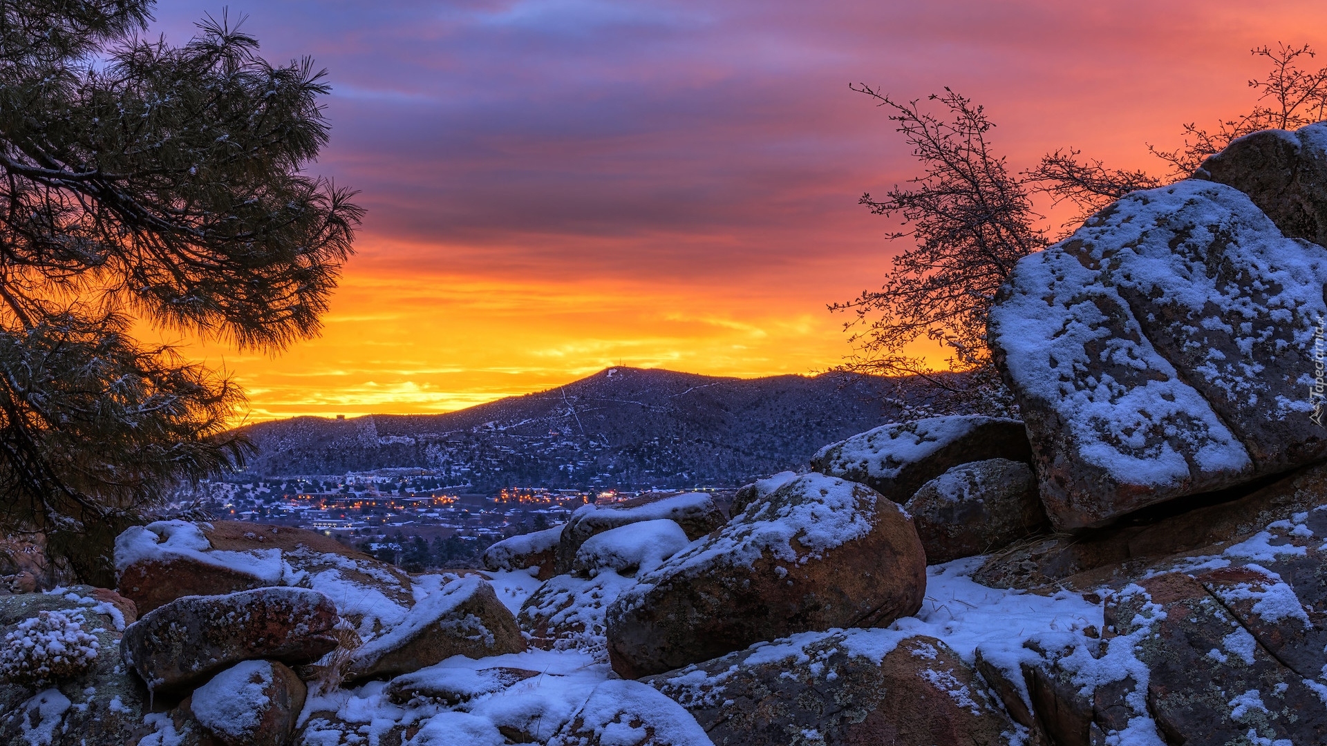 Wschód słońca, Prescott, Arizona, Stany Zjednoczone, Góry, Zima, Ośnieżone, Kamienie, Skały