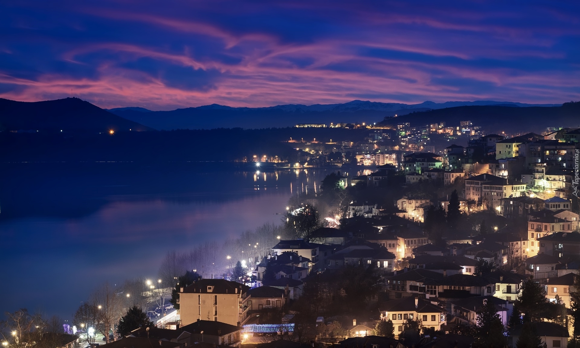 Jezioro Kastoria, Góry, Zmierzch, Zachód słońca, Oświetlone, Domy, Kastoria, Macedonia Zachodnia, Grecja