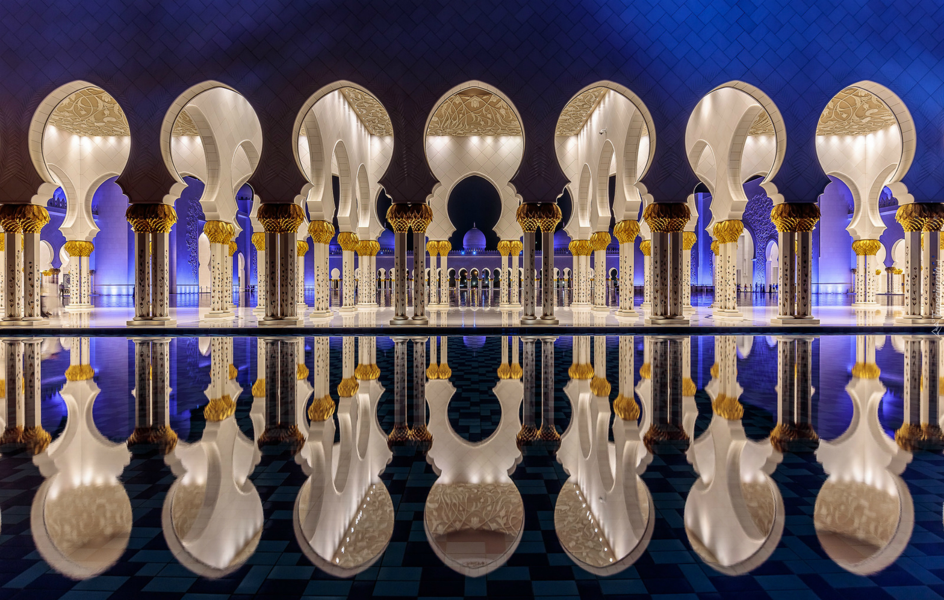 Zjednoczone Emiraty Arabskie, Miasto Abu Dhabi, Wielki Meczet Szejka Zayeda, Wnętrze