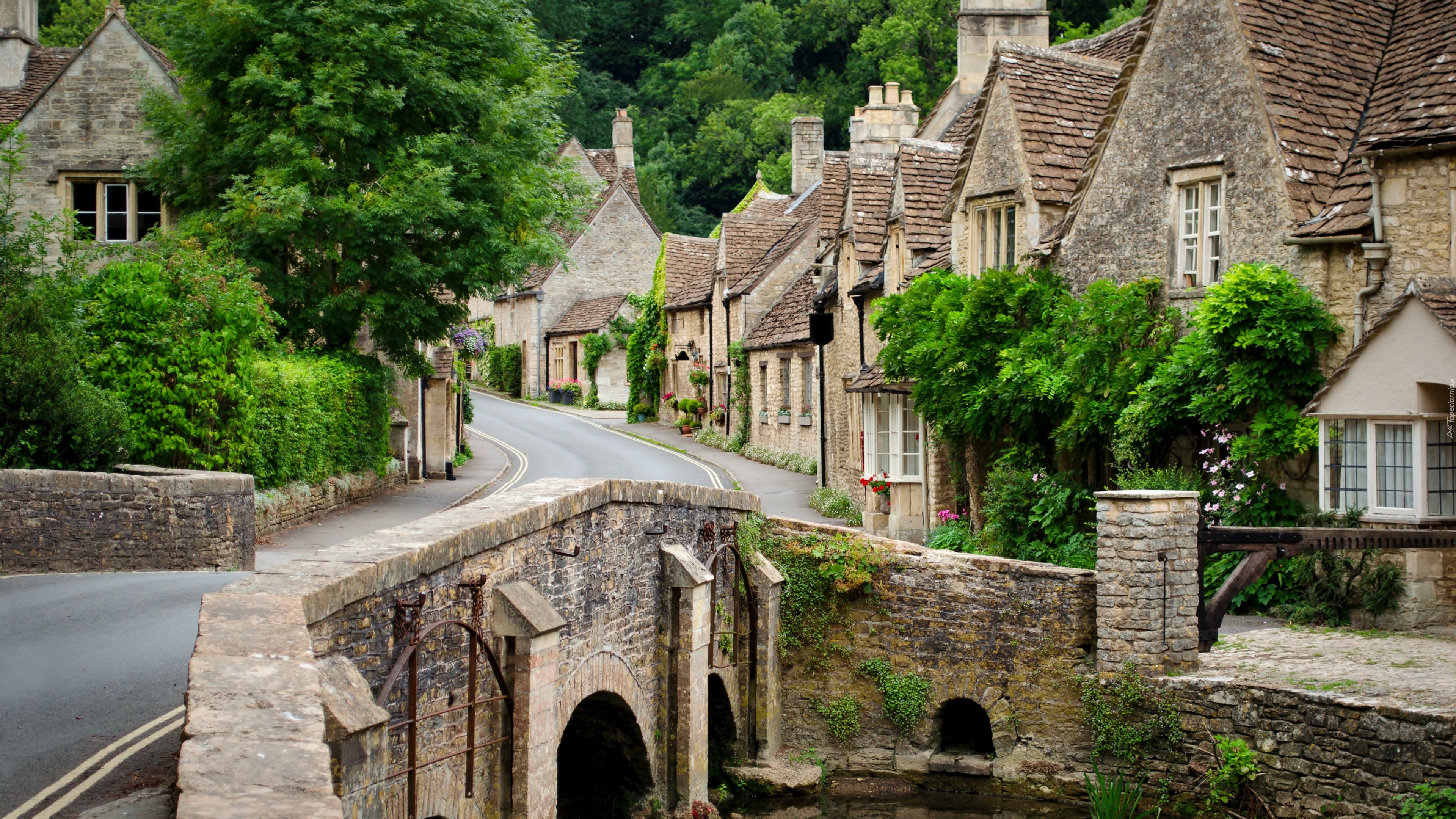 Anglia, Hrabstwo Wiltshire, Wieś Castle Combe, Domy, Most, Droga