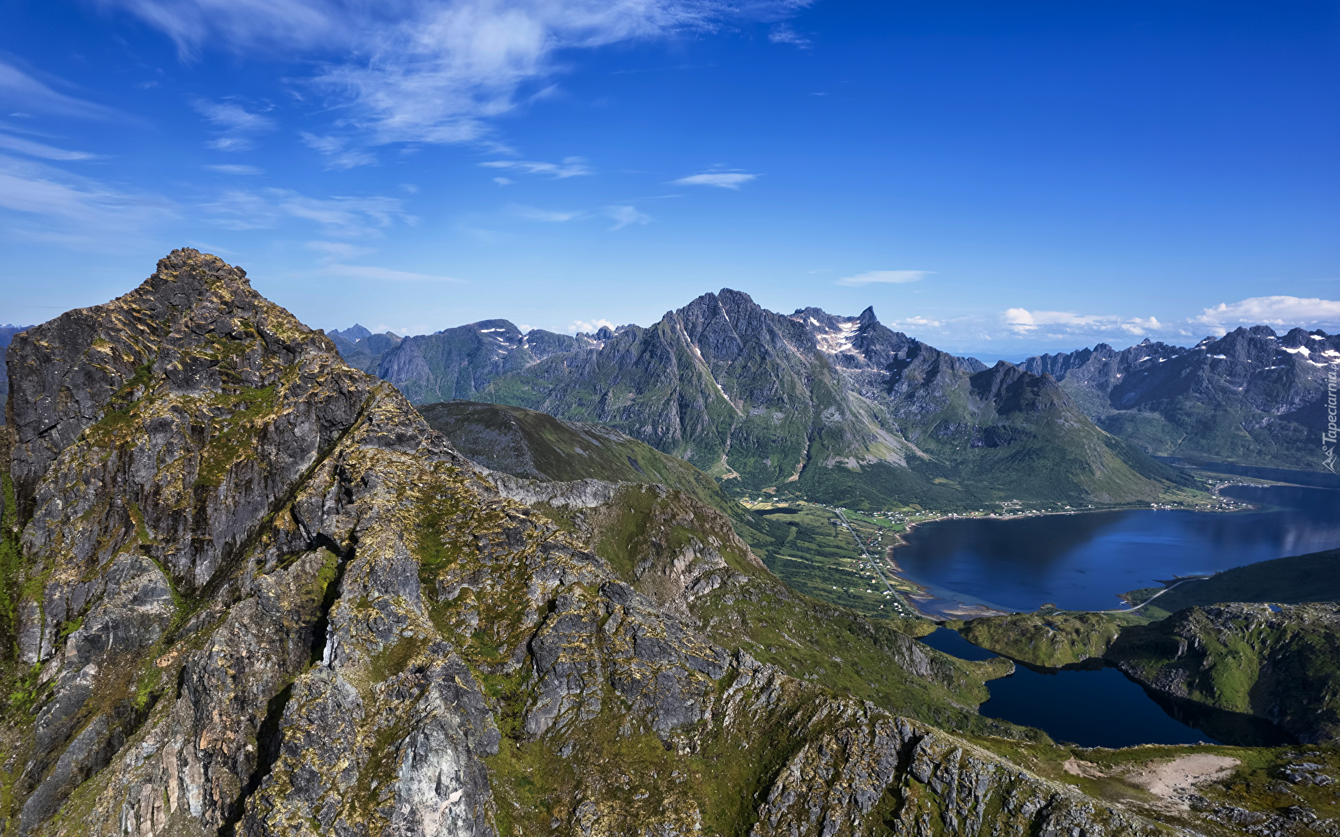 Norwegia, Gmina Nordland, Góry, Wieś Laupstad, Fiord Austnesfjorden