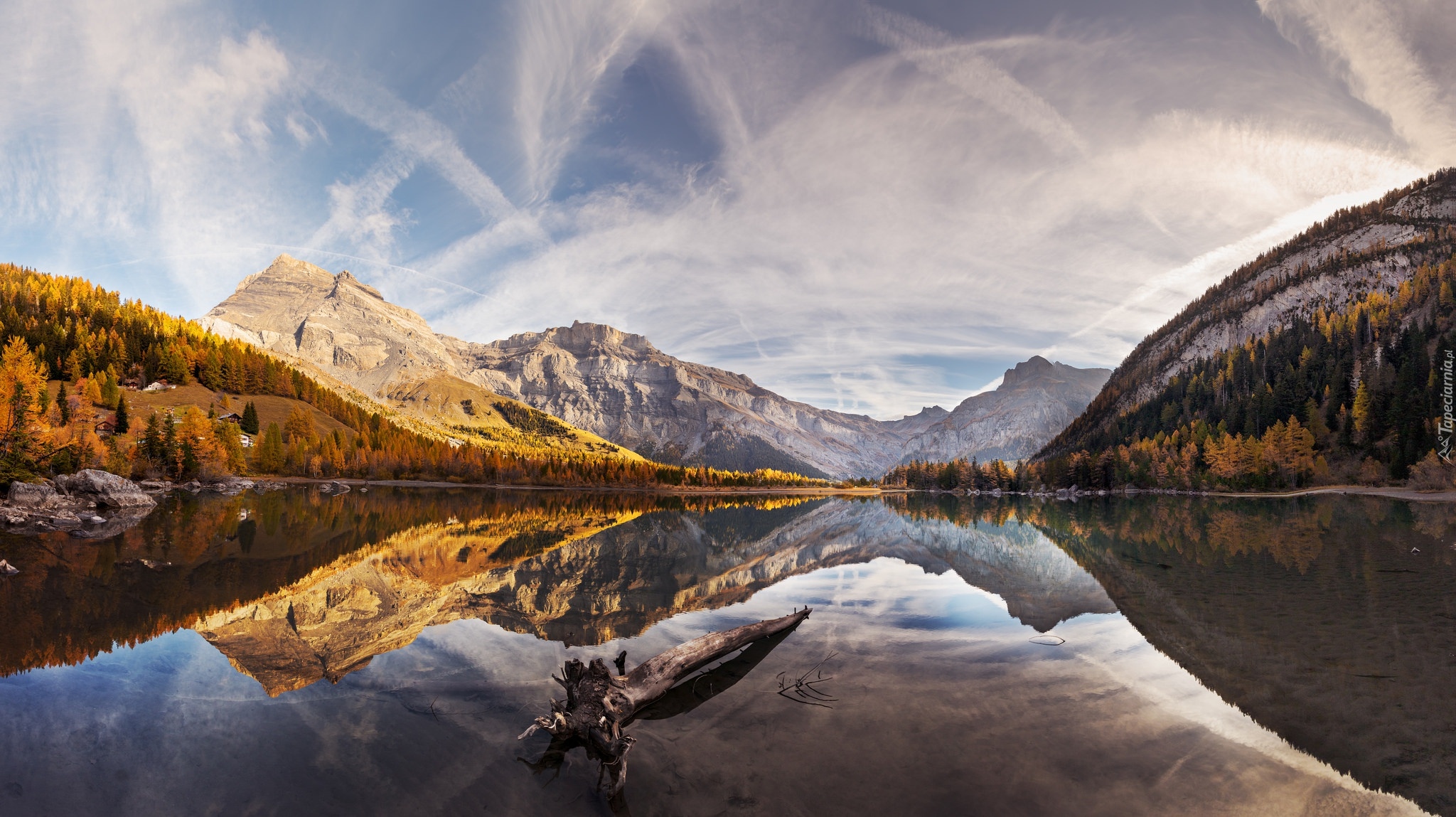 Szwajcaria, Góry Alpy, Jezioro Lac de Derborence, Drzewa, Chmury, Kłoda, Odbicie