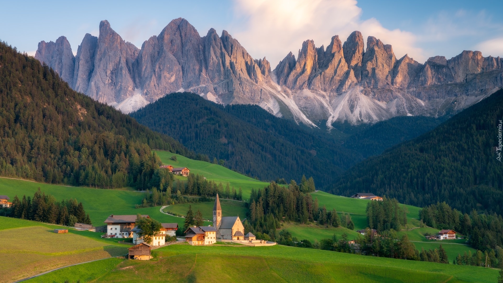 Góry, Dolomity, Dolina, Val di Funes, Drzewa, Lasy, Domy, Chmury, Wieś, Santa Maddalena, Włochy