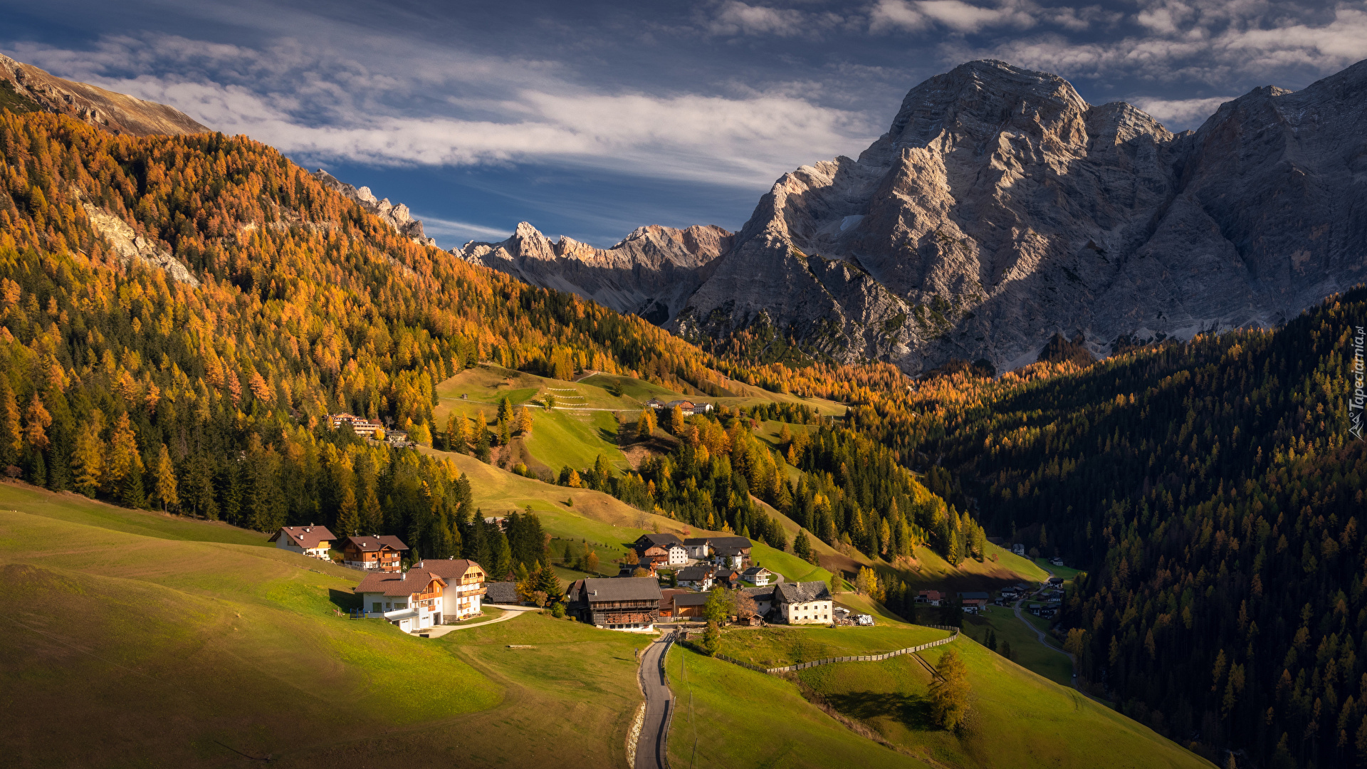 Włochy, Bolzano, Góry, Alpy, Dolomity, Skały, Las, Dolina, Val Badia, Wieś, Domy, Droga