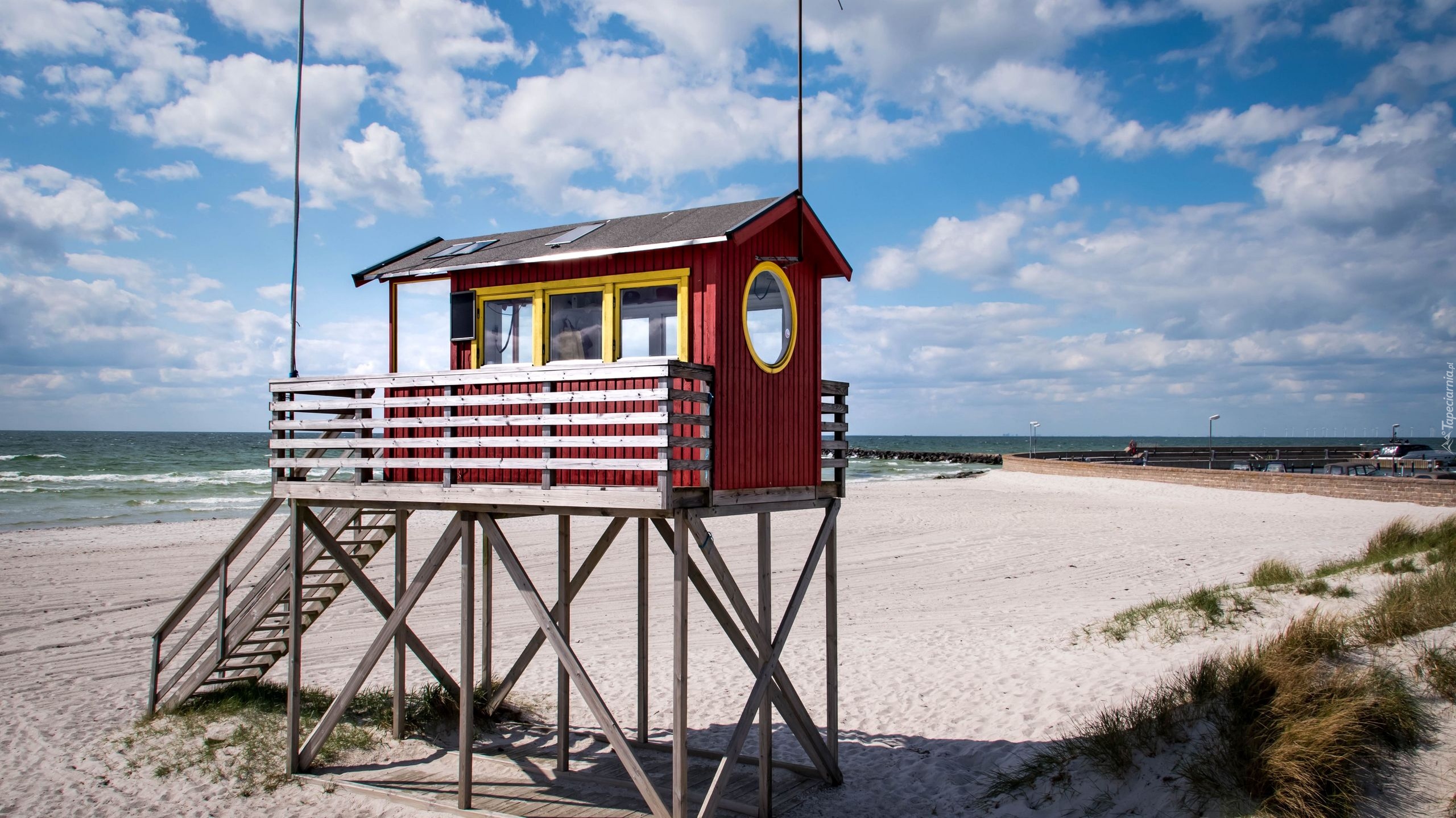 Wieża ratownicza, Plaża, Piasek, Morze, Chmury