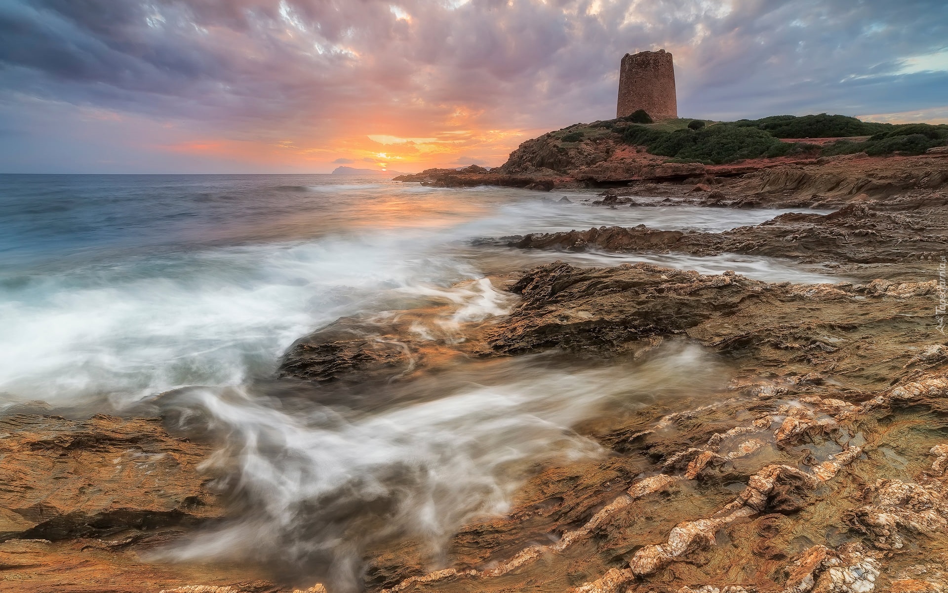 Włochy, Morze, Skały, Wybrzeże, Wieża, Torre Aragonese di Piscinni, Chmury