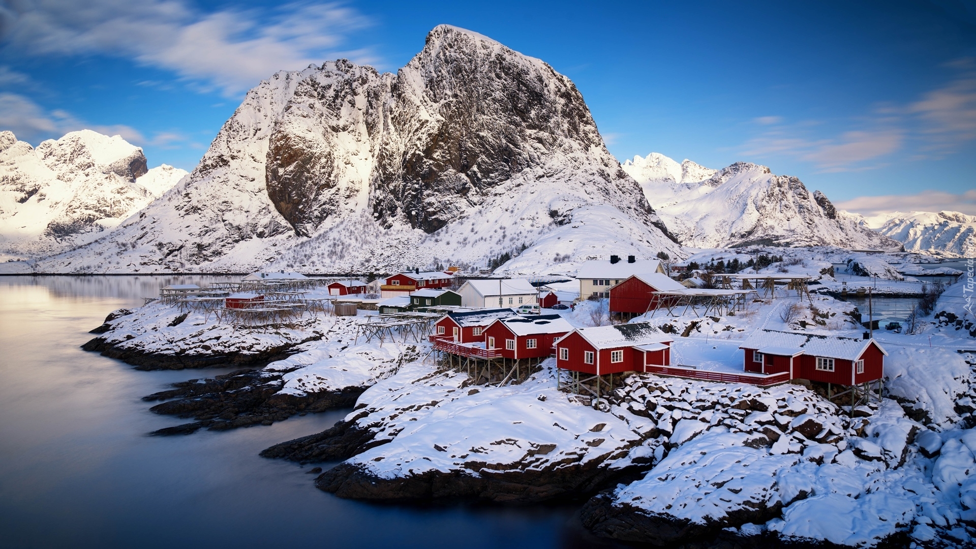 Norwegia, Lofoty, Wyspa Moskenesøya, Wieś Reine, Morze Norweskie Zima, Domy, Góry